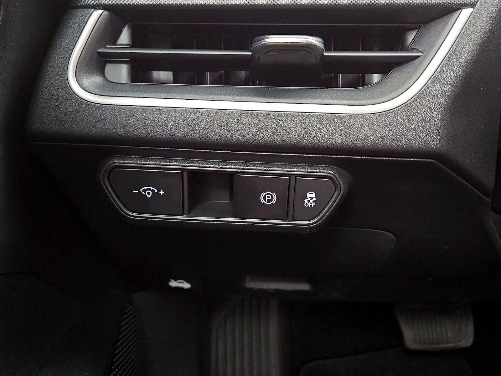 2025 Kia K4 LXS - Photo 14