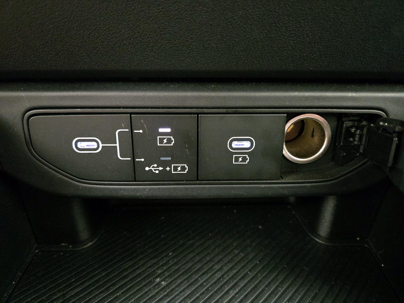 2025 Kia K4 LXS - Photo 19