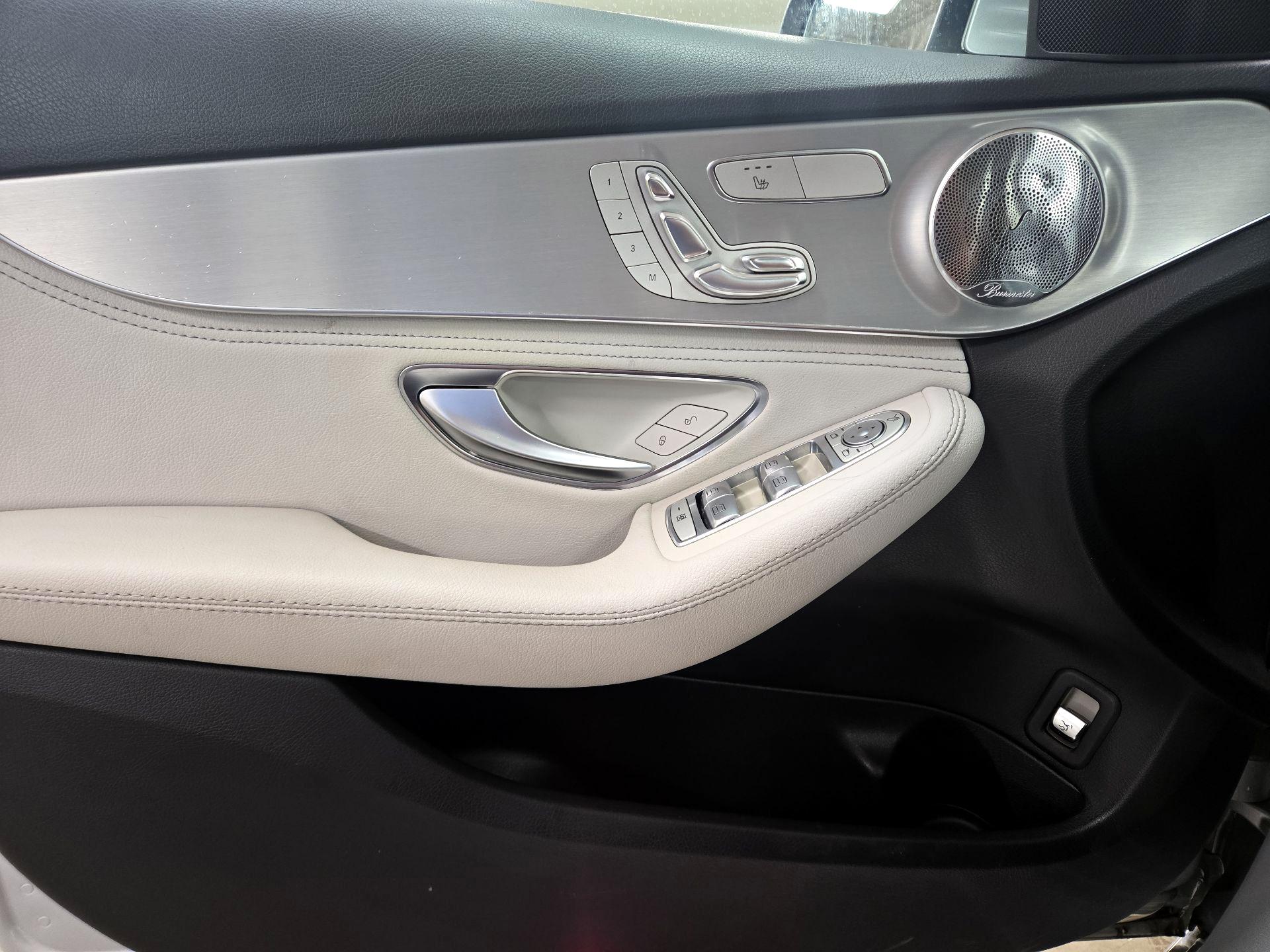 Thumbnail: 2016 Mercedes-Benz C-Class - 12