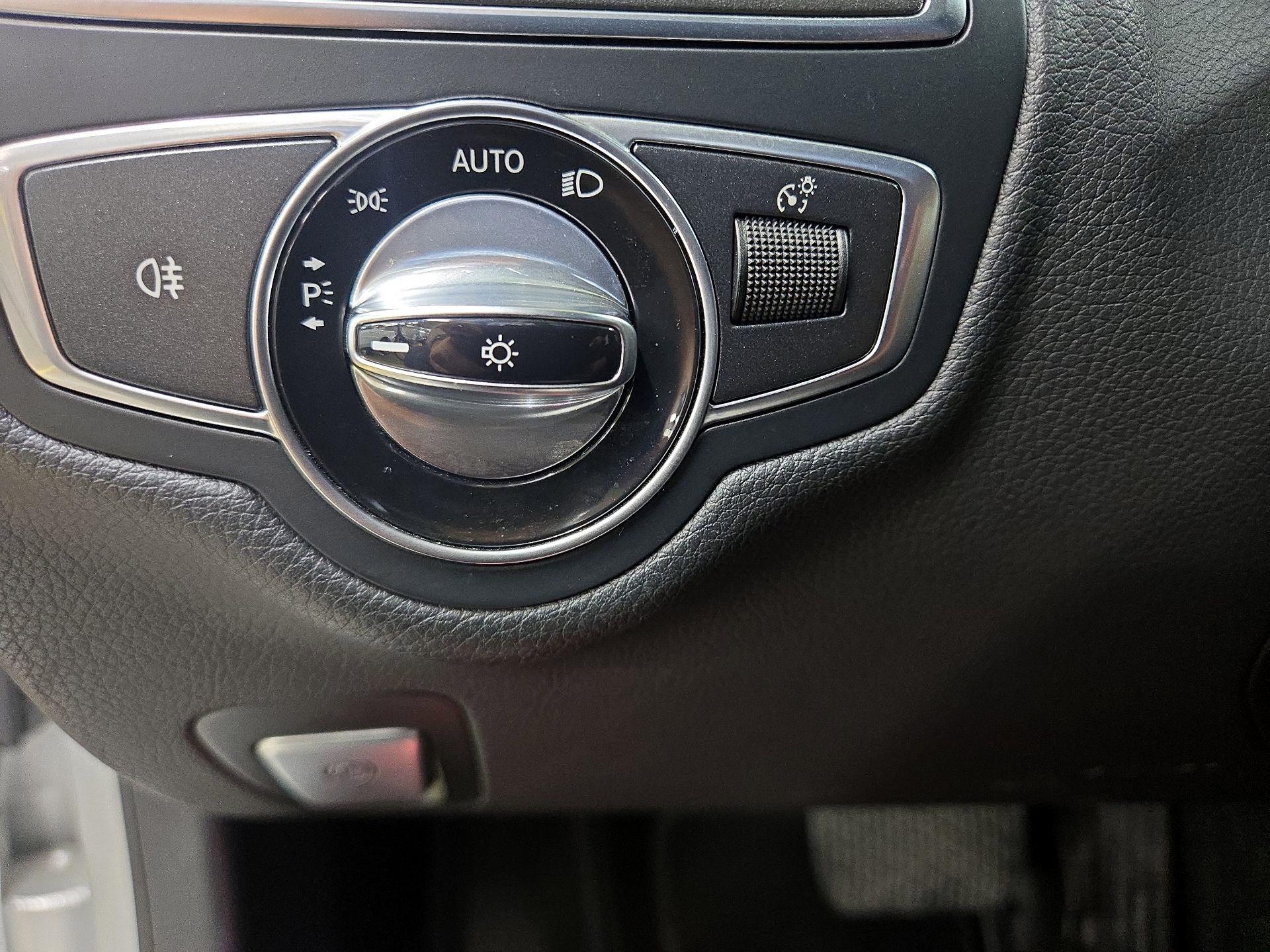 Thumbnail: 2016 Mercedes-Benz C-Class - 13