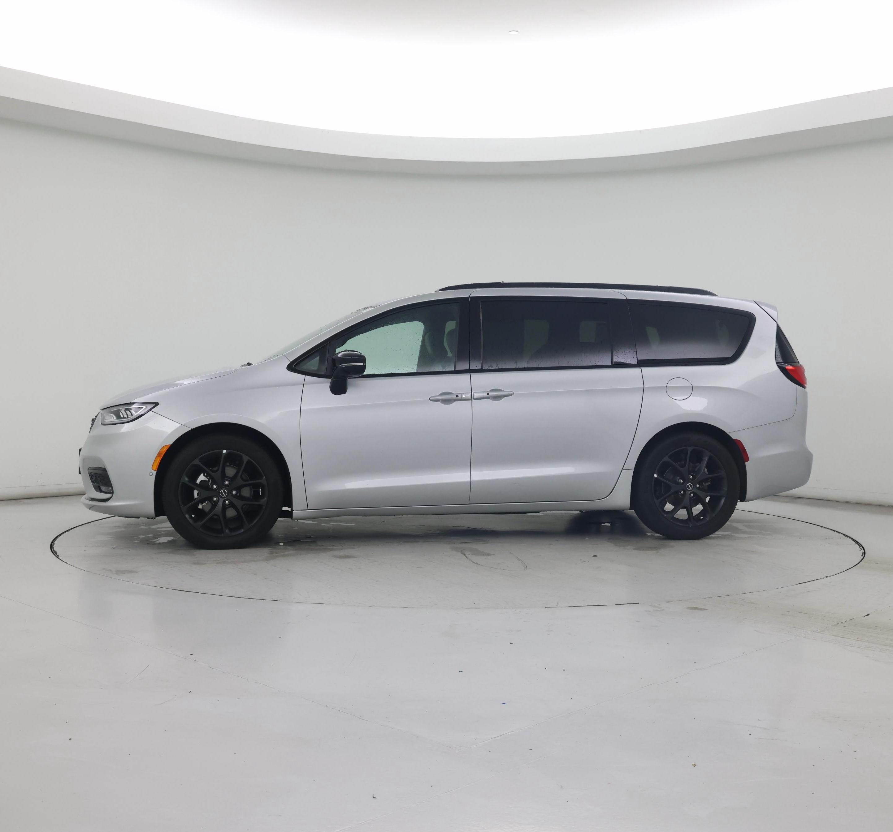 Thumbnail: 2026 Chrysler Pacifica - 3