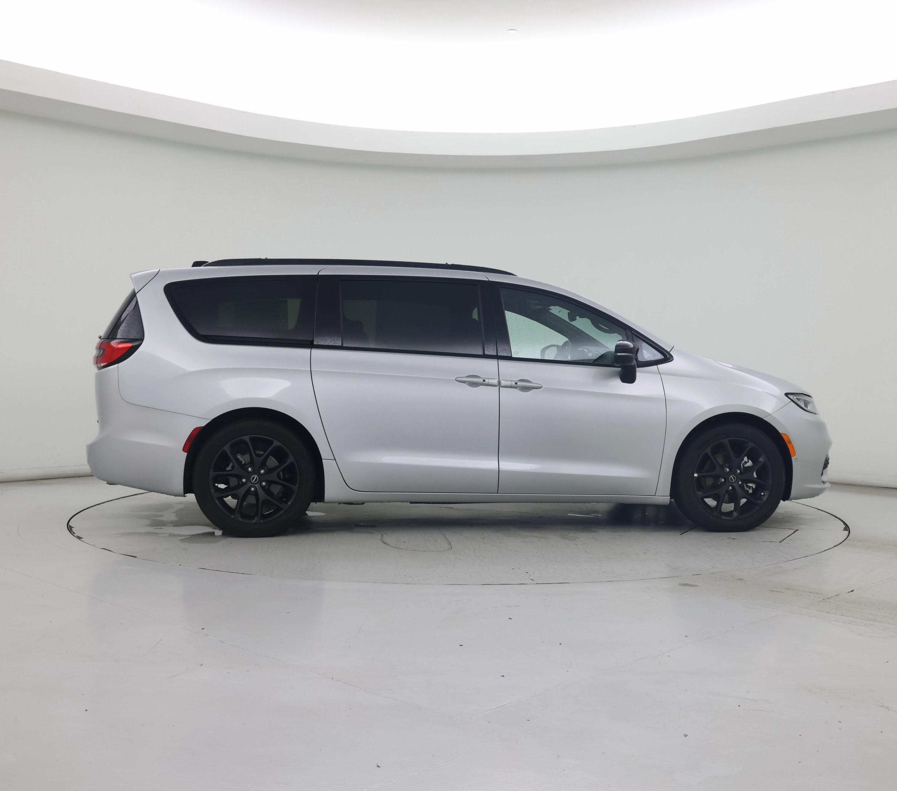 Thumbnail: 2026 Chrysler Pacifica - 7
