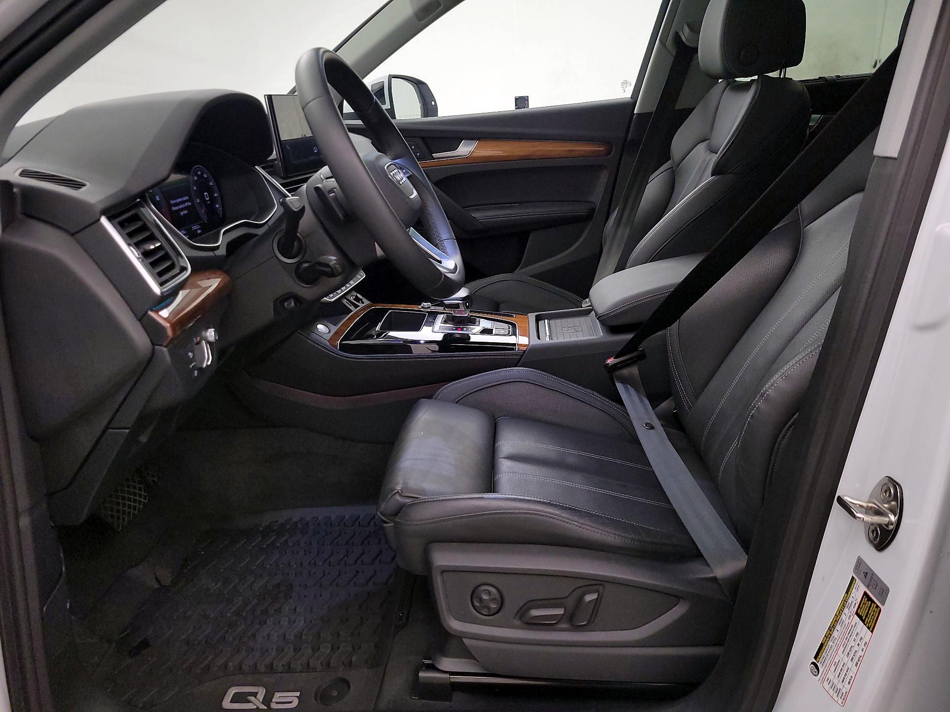 Thumbnail: 2023 Audi Q5 - 11