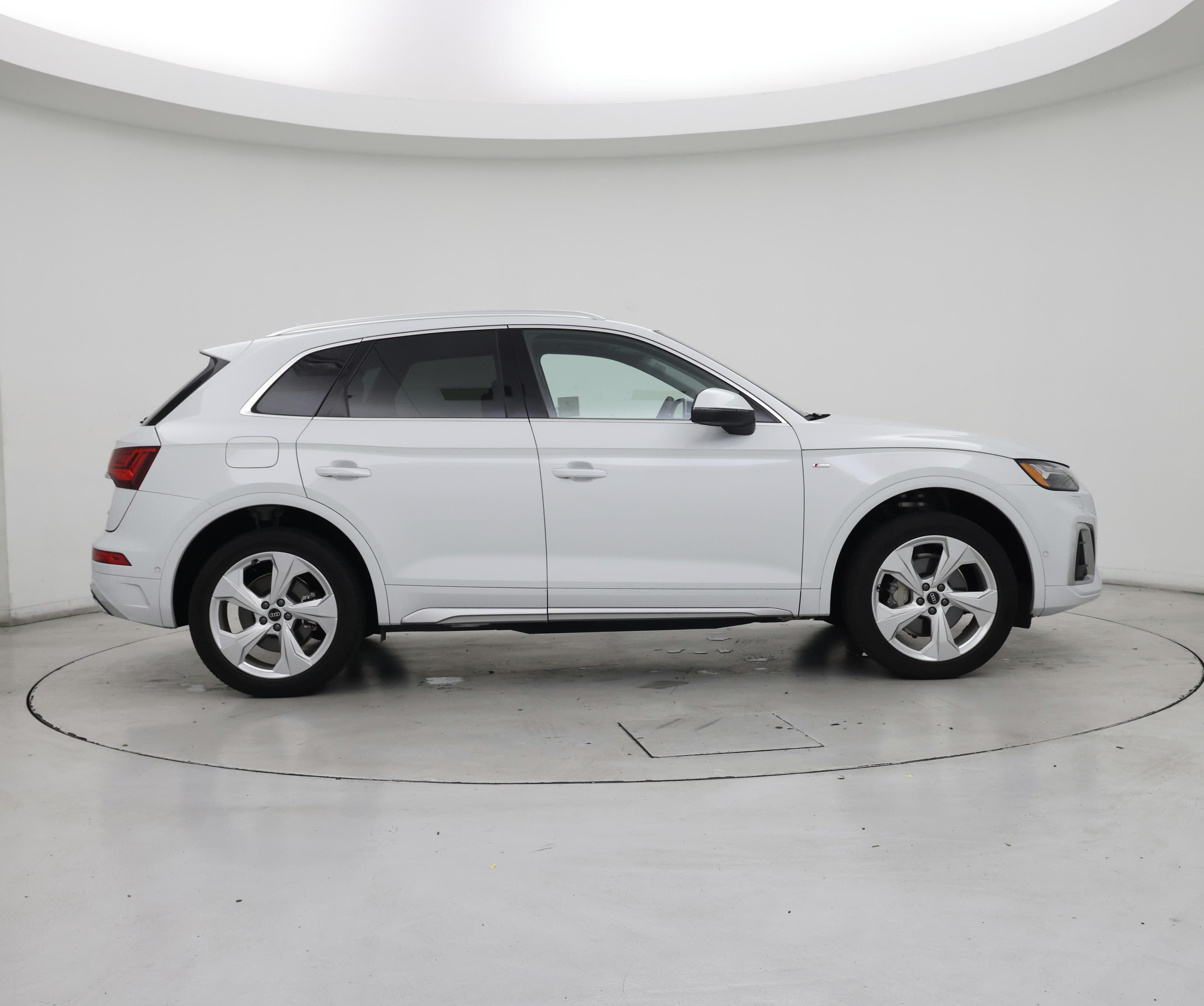 Thumbnail: 2023 Audi Q5 - 7
