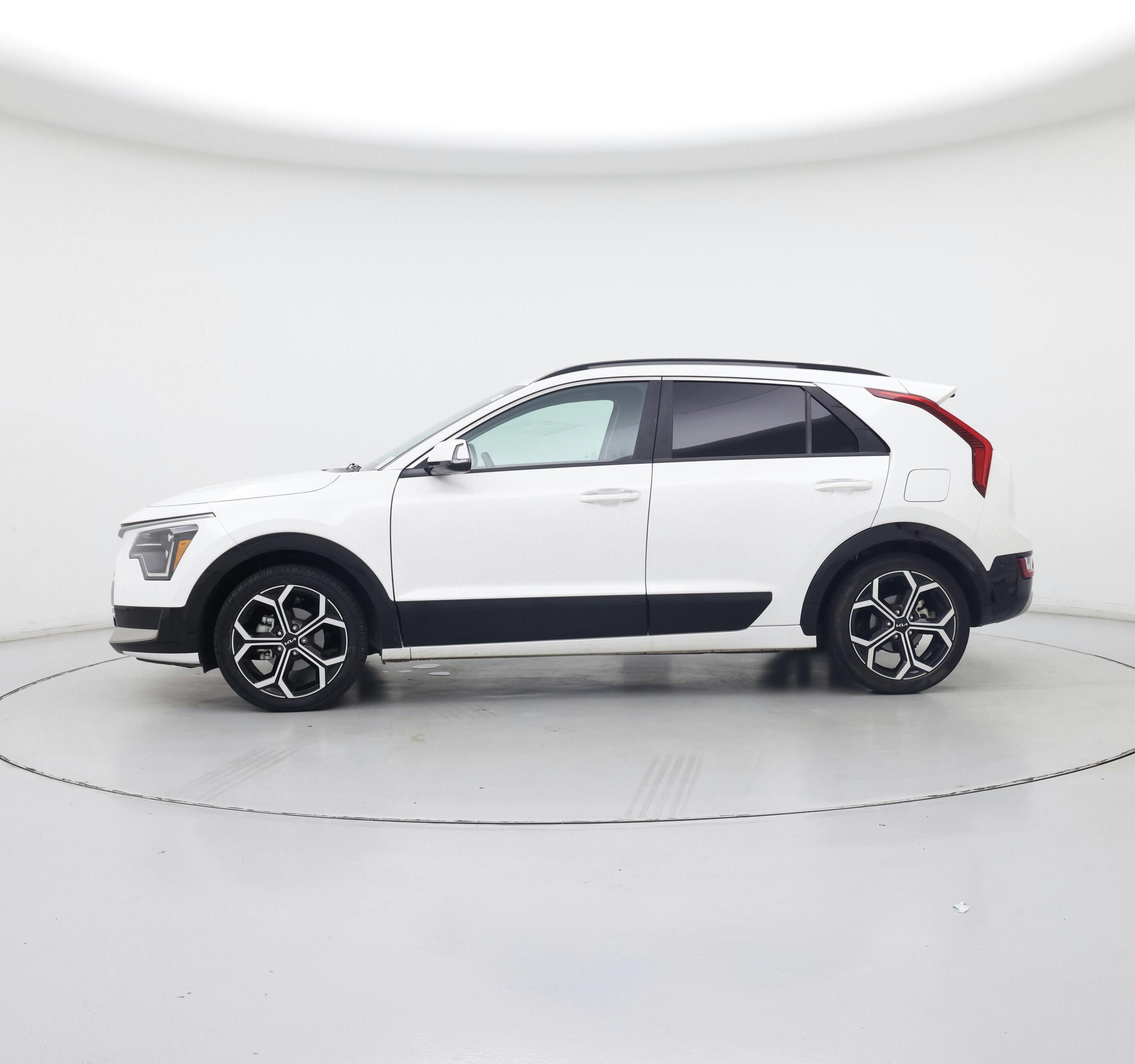 Thumbnail: 2023 Kia Niro - 3
