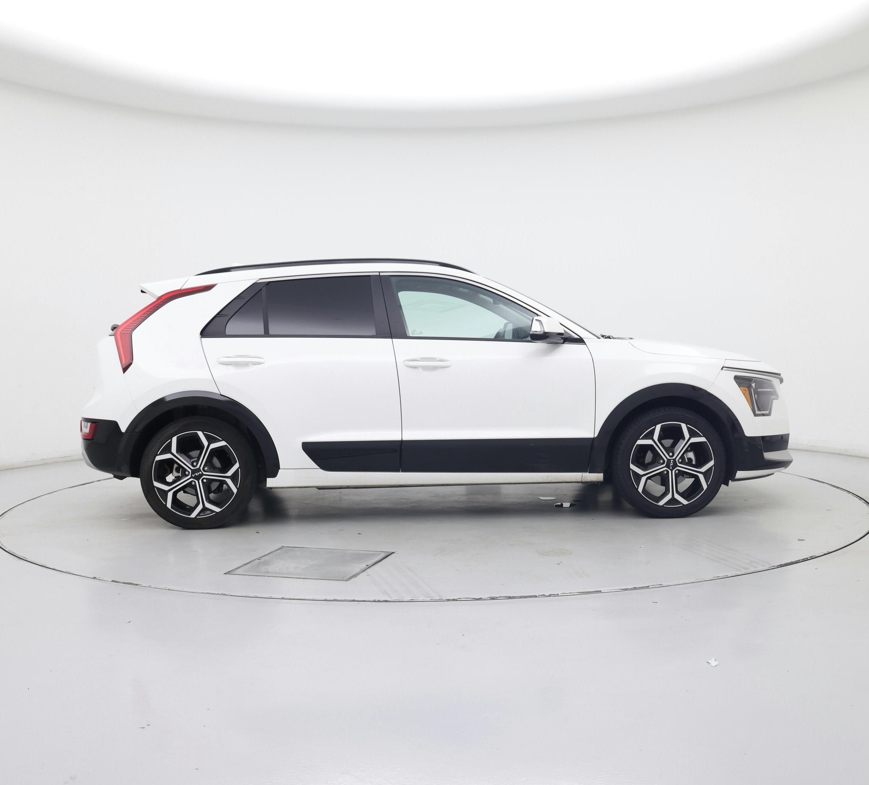 Thumbnail: 2023 Kia Niro - 7