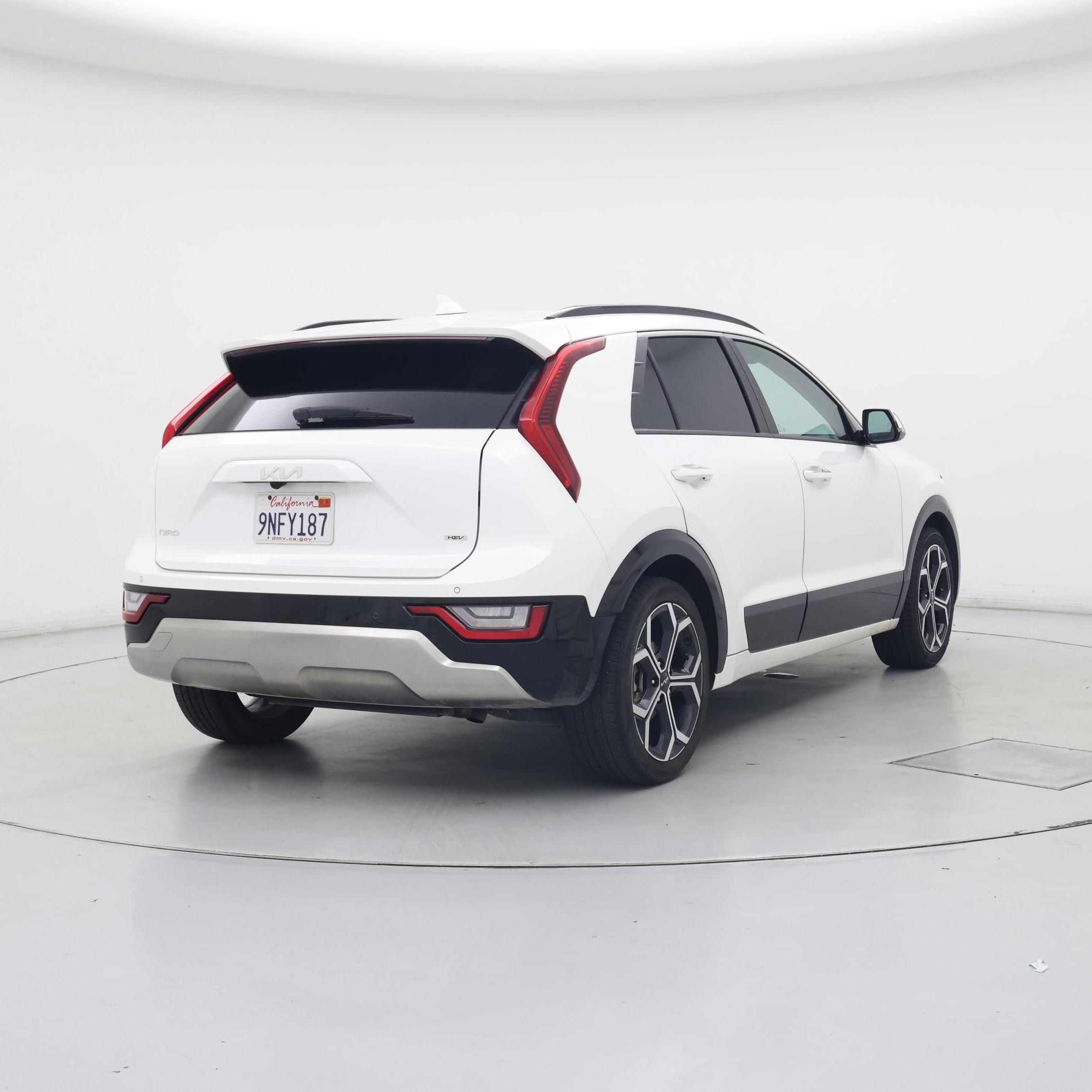 Thumbnail: 2023 Kia Niro - 8