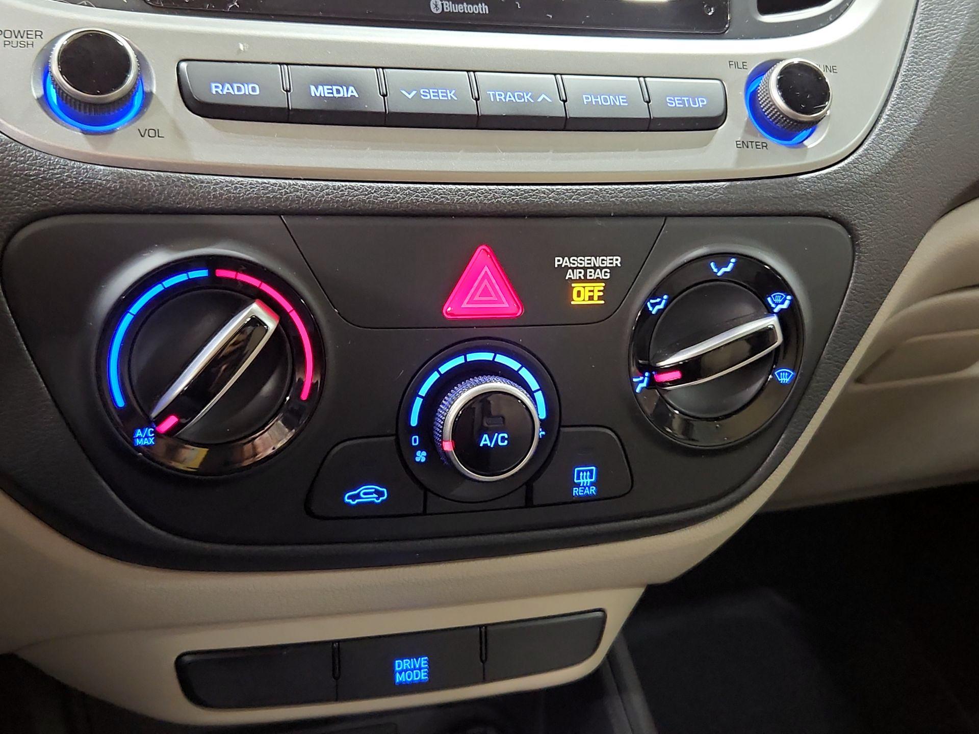 Thumbnail: 2021 Hyundai Accent - 16