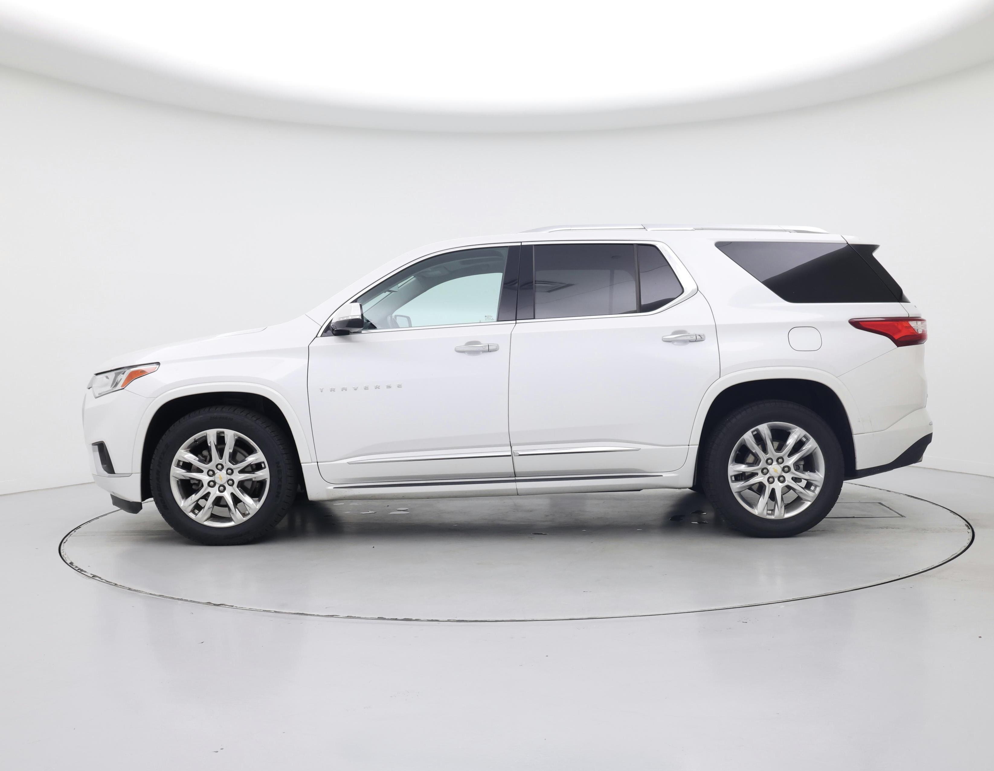 Thumbnail: 2019 Chevrolet Traverse - 3