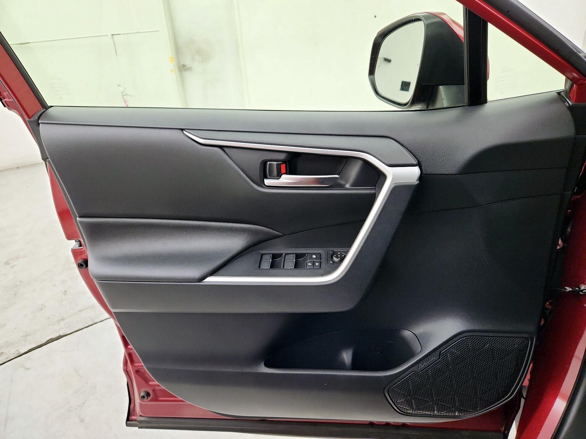 Thumbnail: 2025 Toyota RAV4 - 12