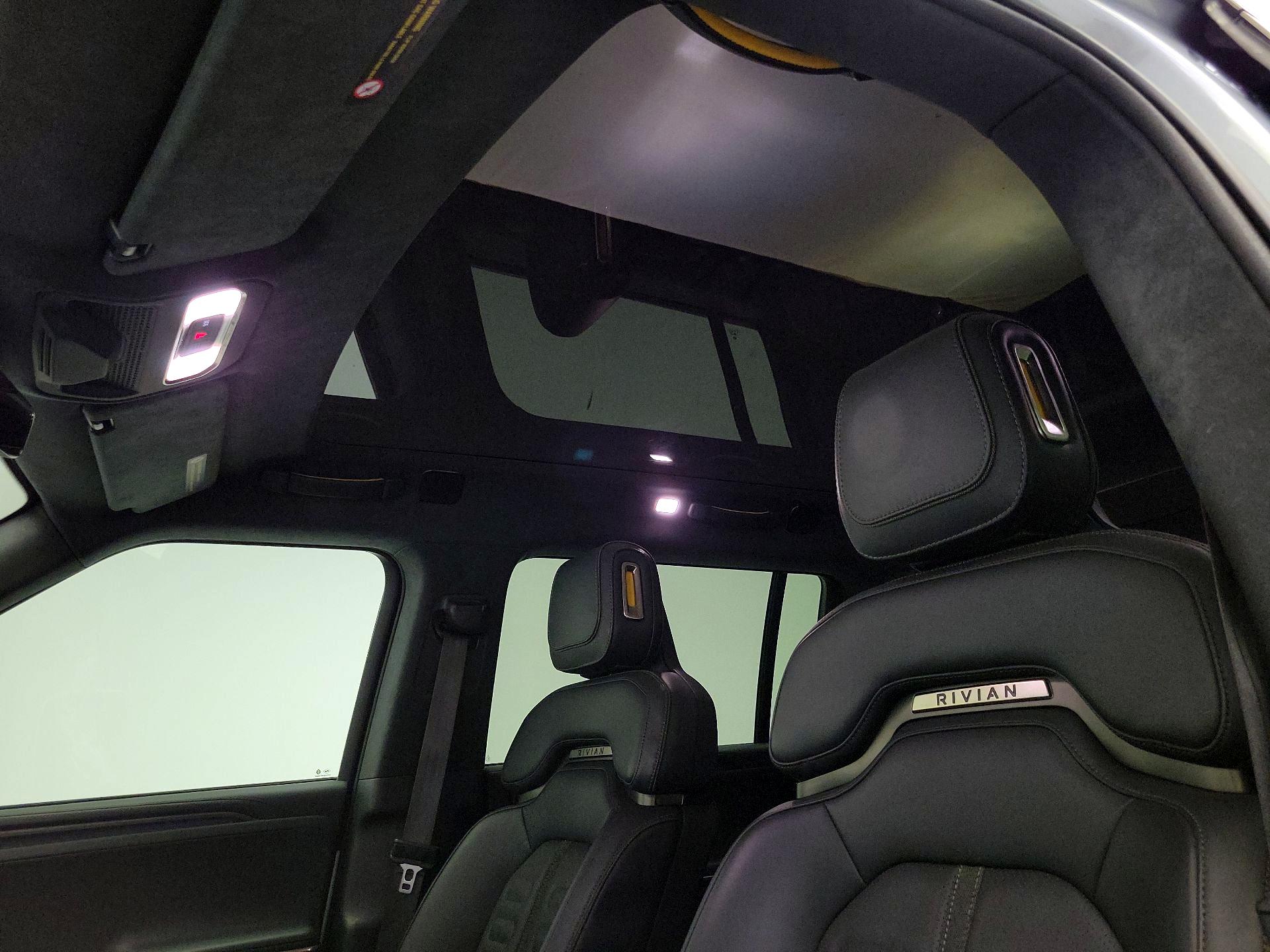 Thumbnail: 2023 Rivian R1S - 19