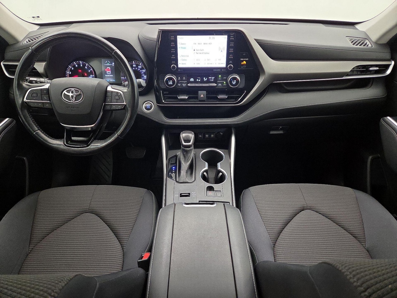 2021 Toyota Highlander LE - Photo 10