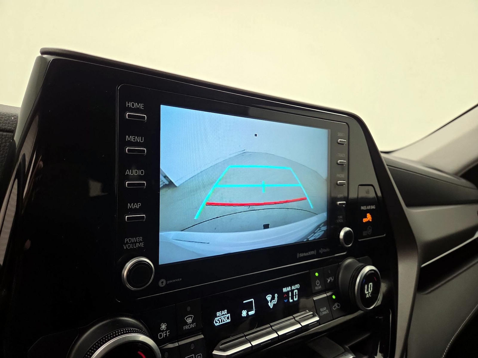 2021 Toyota Highlander LE - Photo 15