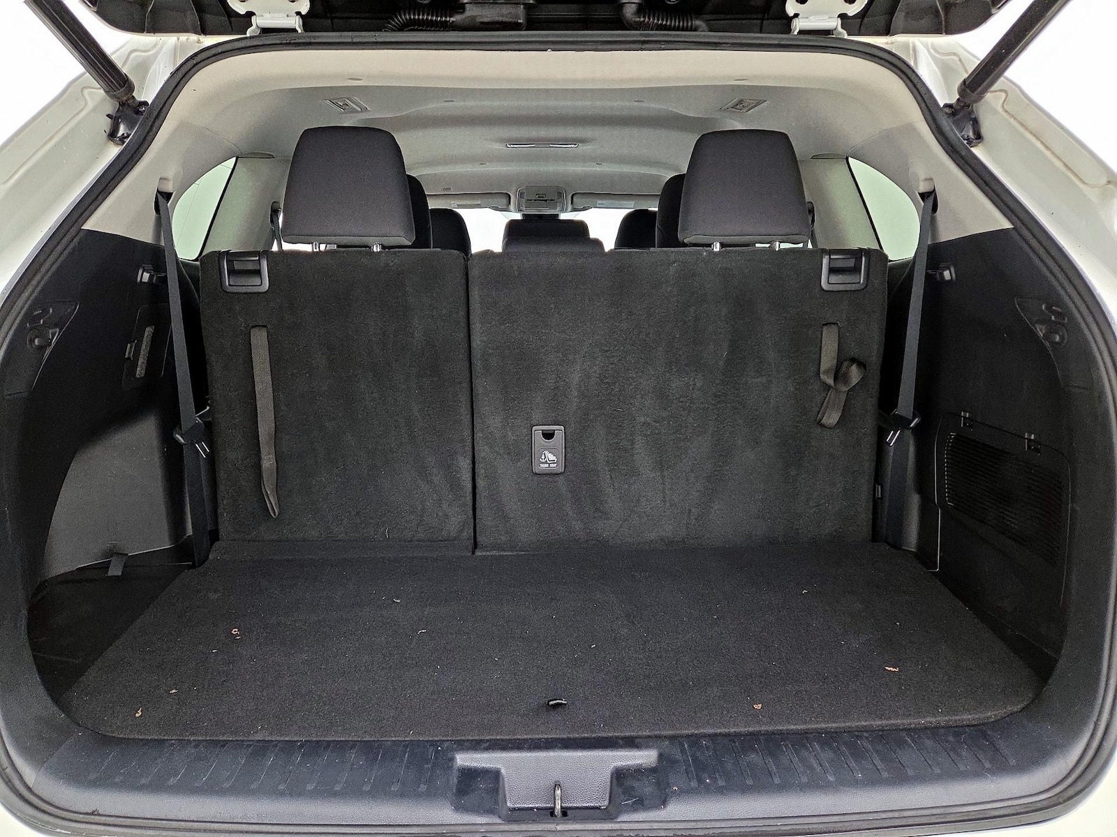2021 Toyota Highlander LE - Photo 22