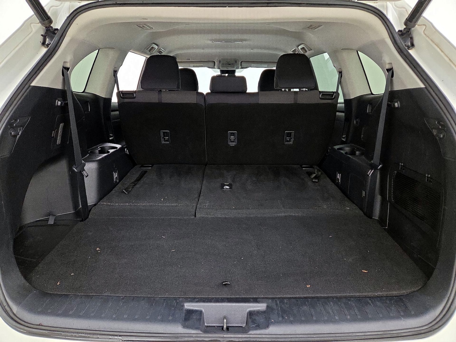 2021 Toyota Highlander LE - Photo 23