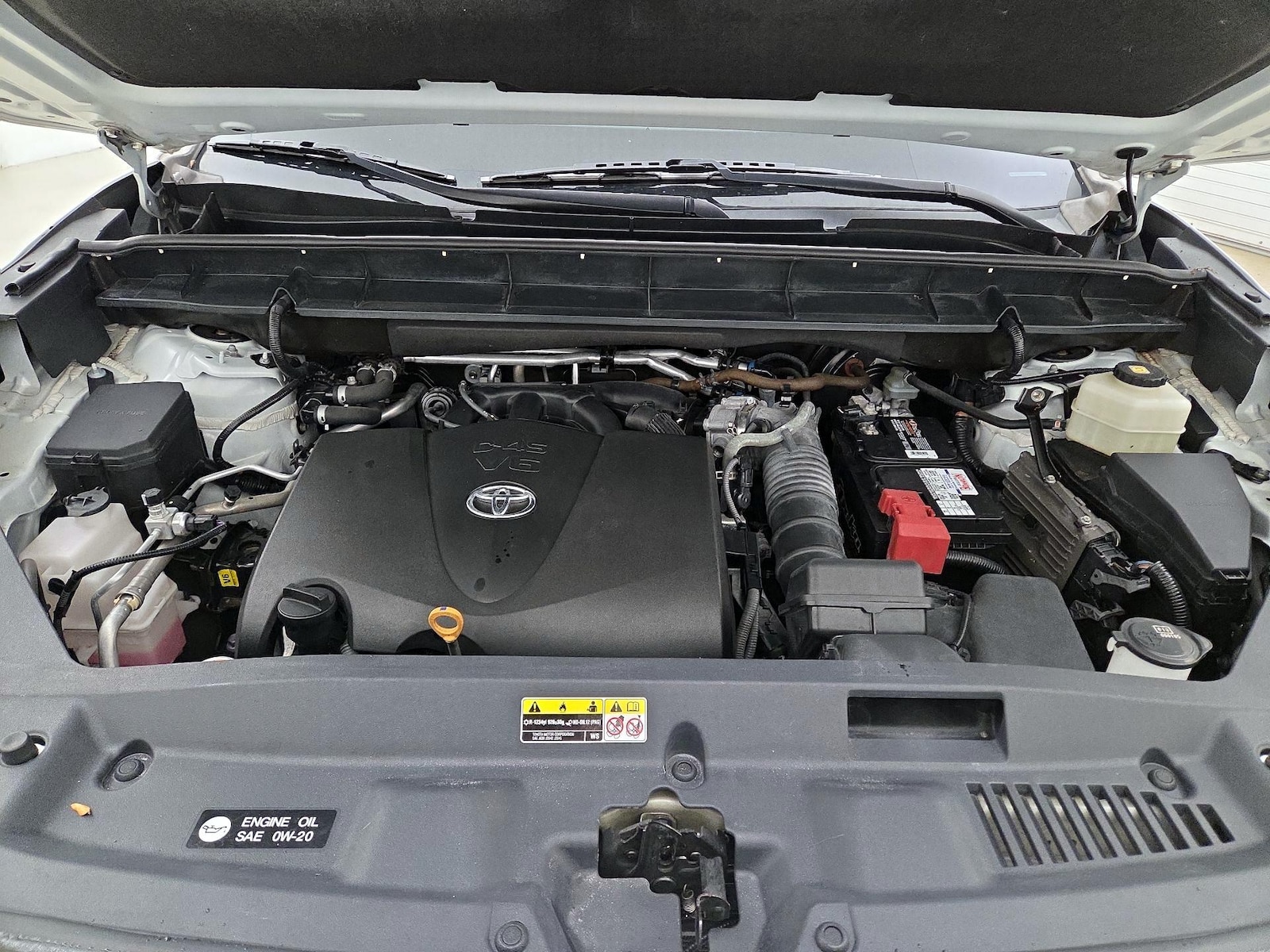 2021 Toyota Highlander LE - Photo 24