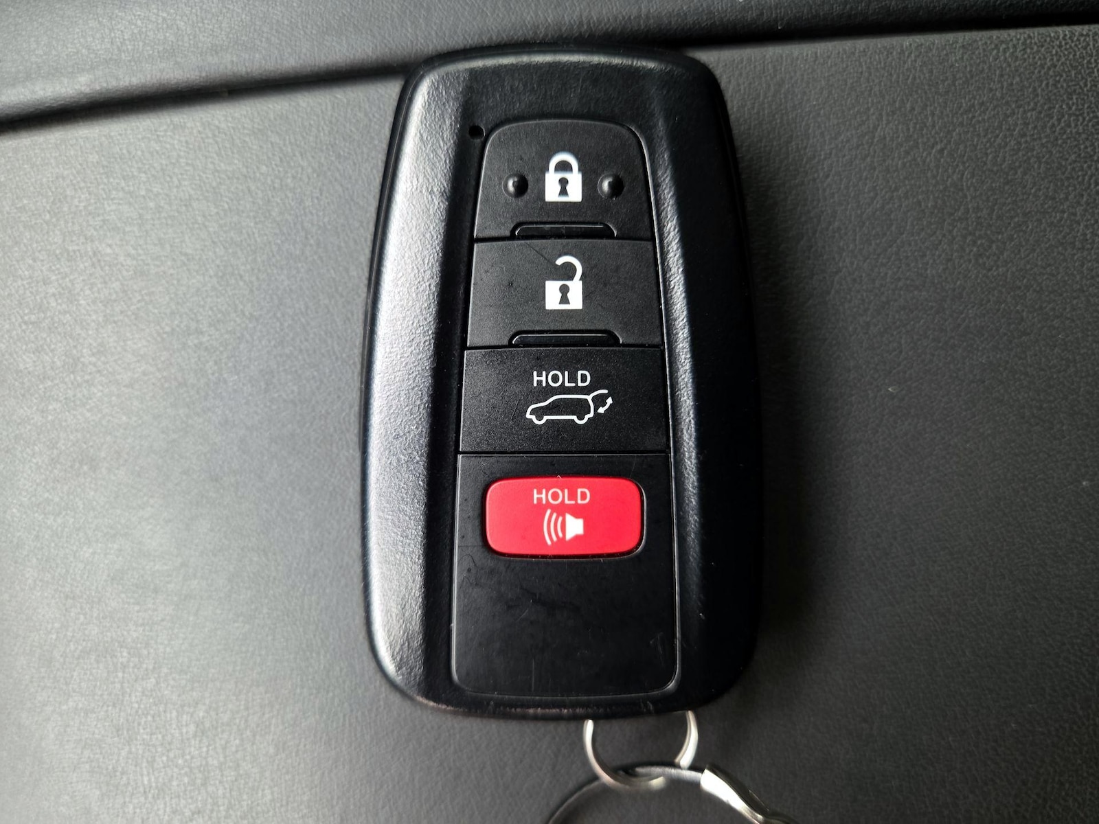 2021 Toyota Highlander LE - Photo 25