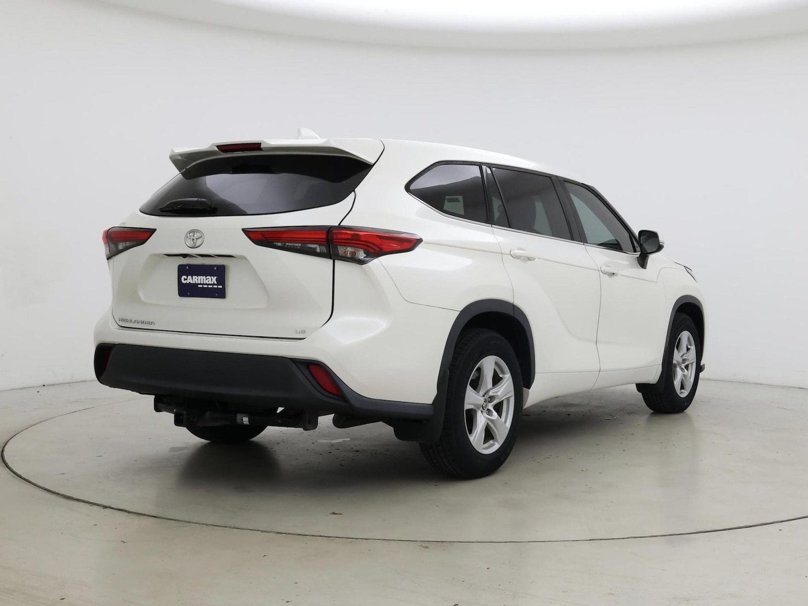 2021 Toyota Highlander LE - Photo 9