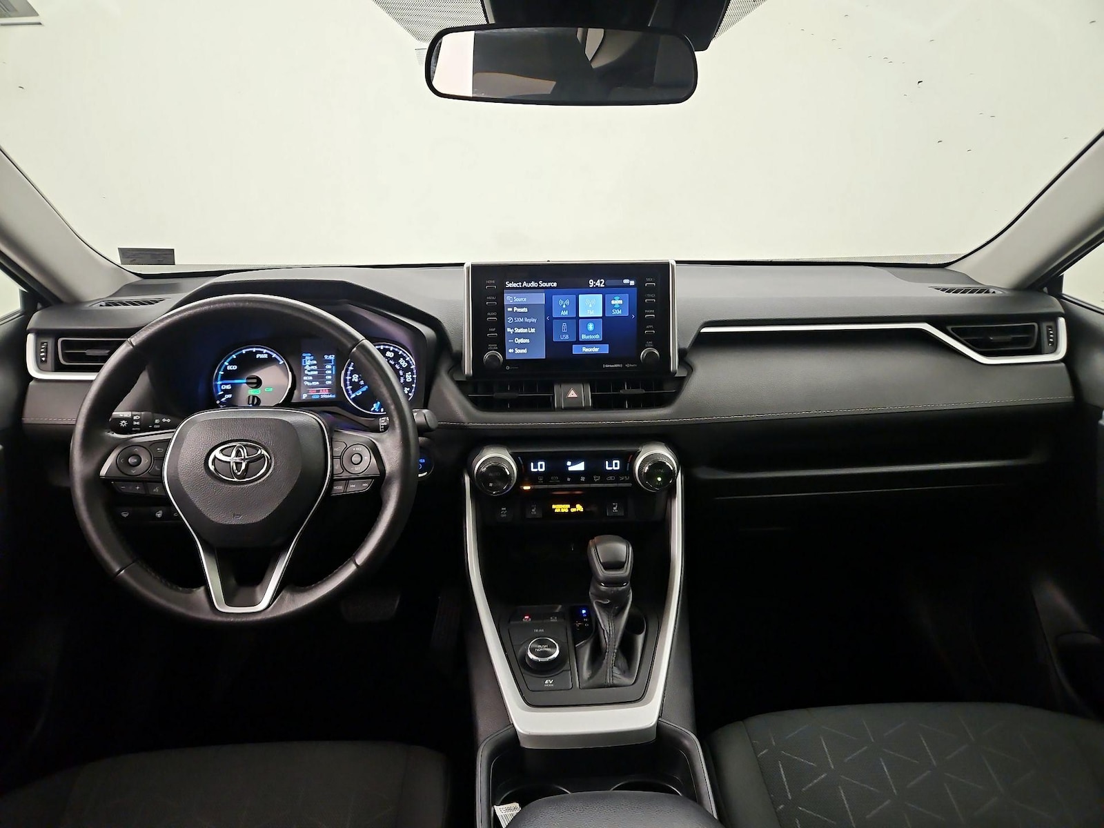 2021 Toyota RAV4 XLE - Photo 10