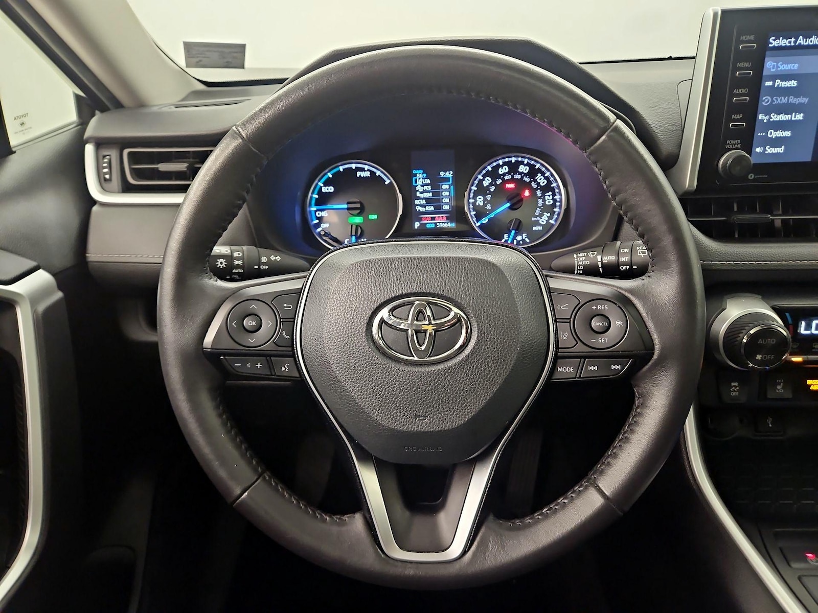 2021 Toyota RAV4 XLE - Photo 11