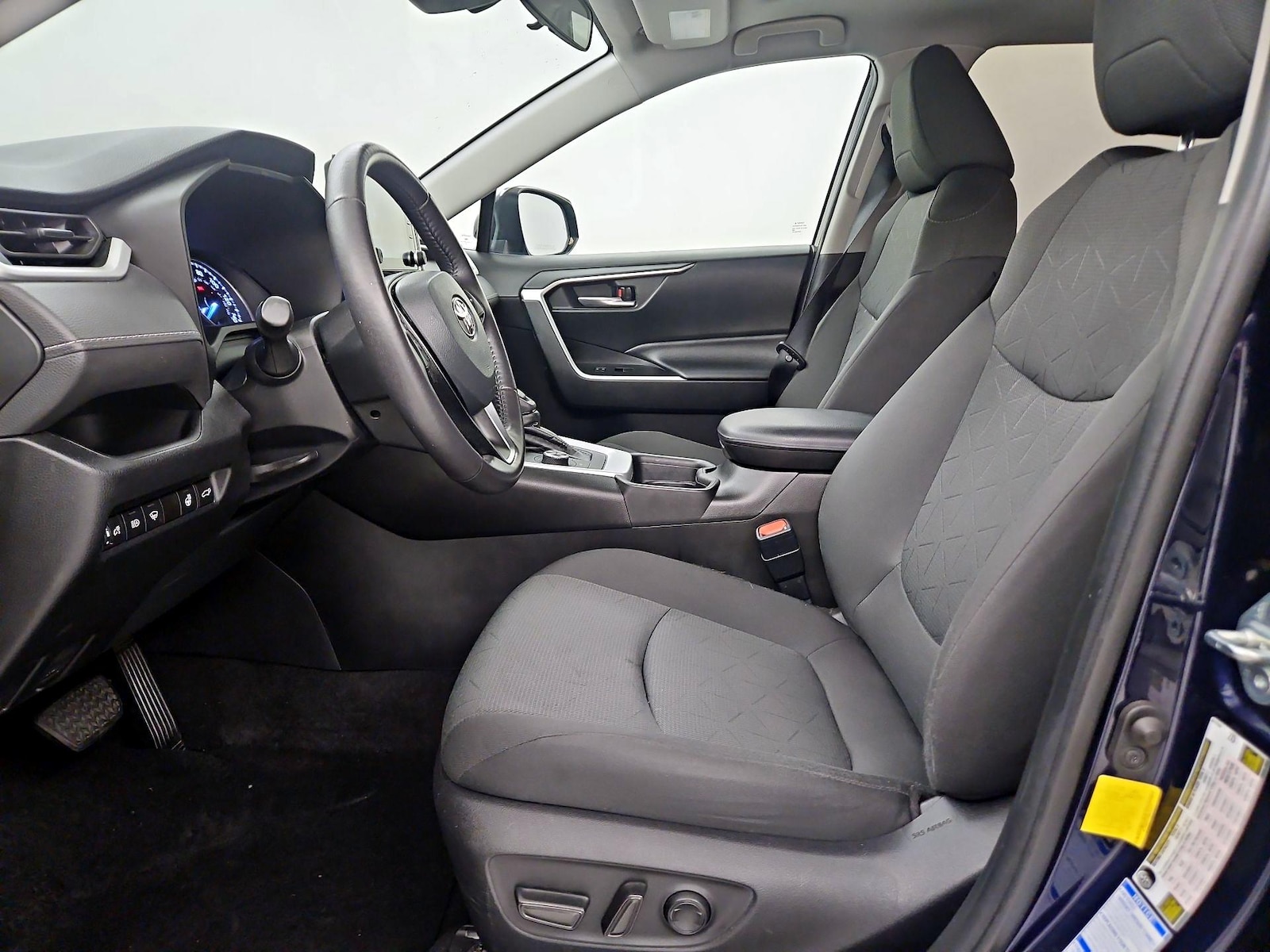2021 Toyota RAV4 XLE - Photo 12