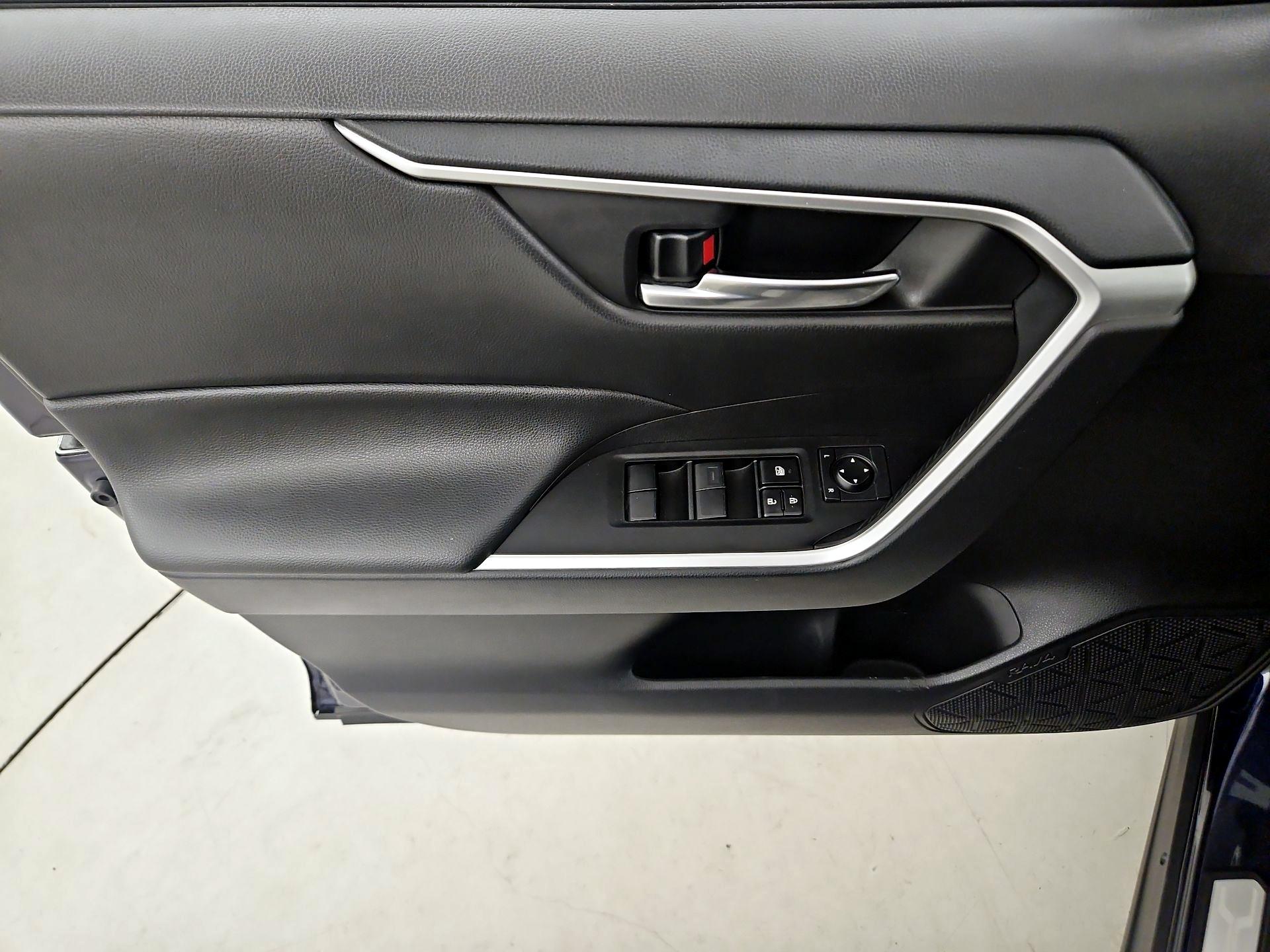 Thumbnail: 2021 Toyota RAV4 - 12