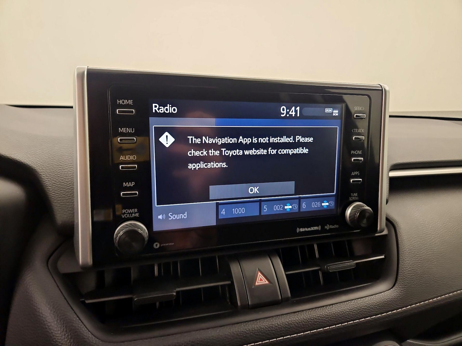2021 Toyota RAV4 XLE - Photo 15