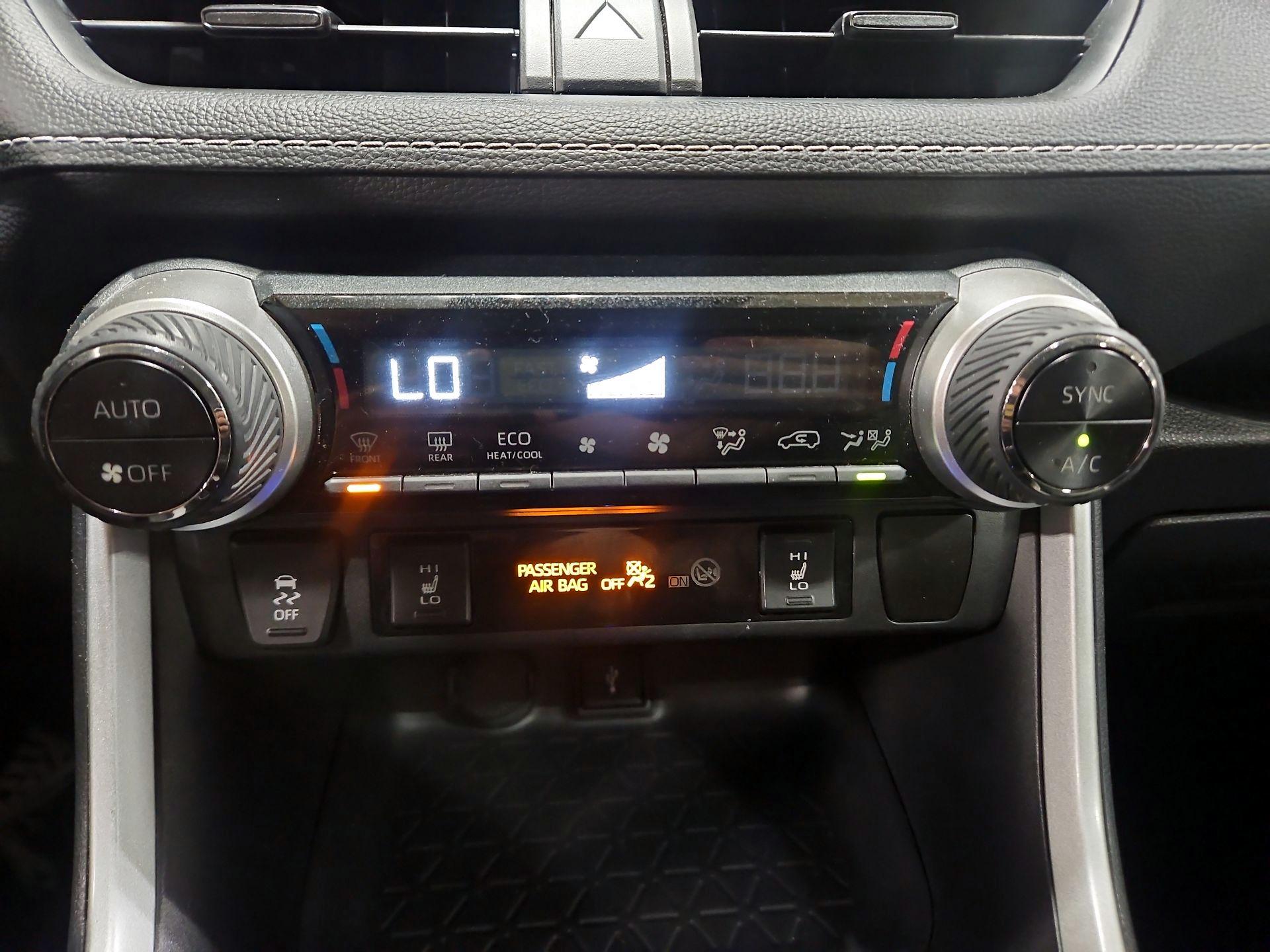 Thumbnail: 2021 Toyota RAV4 - 17