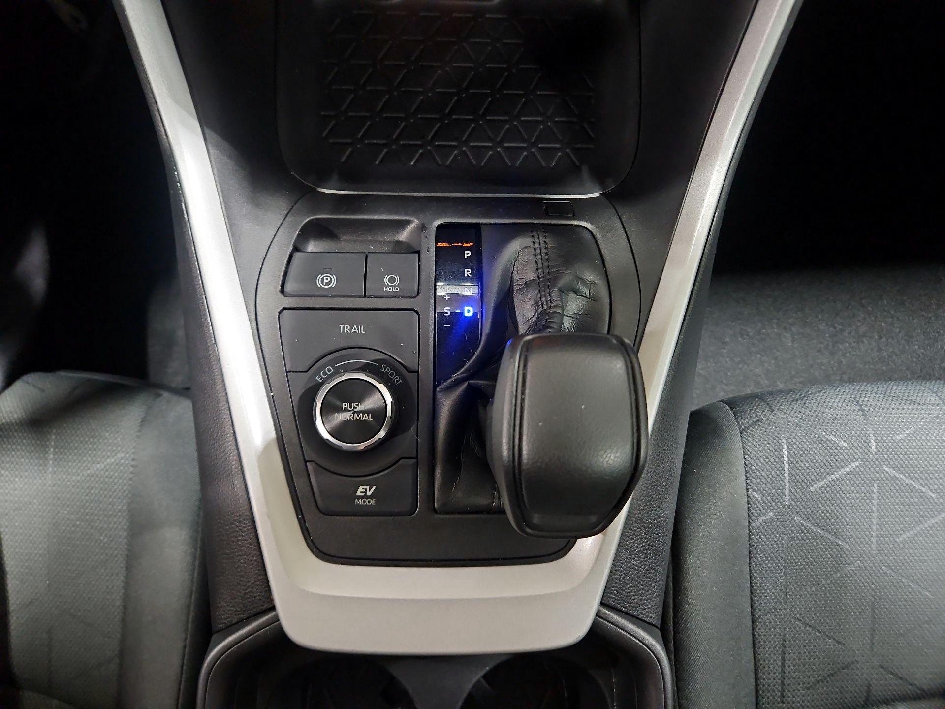 Thumbnail: 2021 Toyota RAV4 - 18
