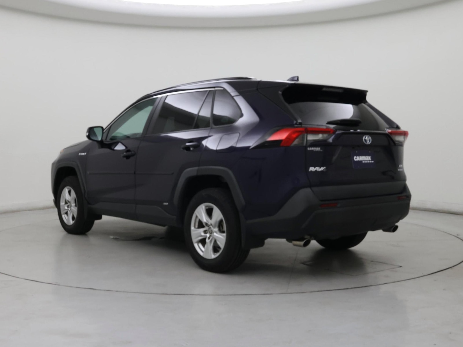 2021 Toyota RAV4 XLE - Photo 3