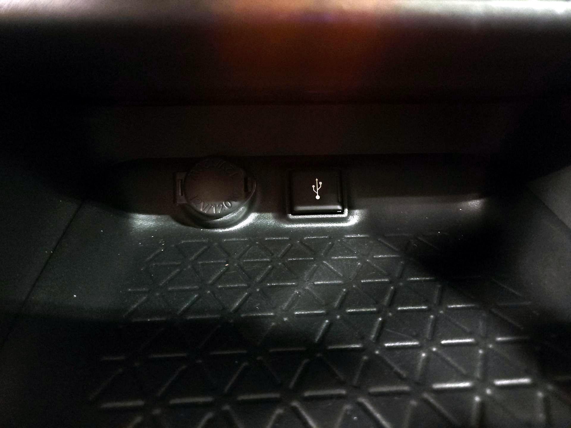 Thumbnail: 2021 Toyota RAV4 - 19