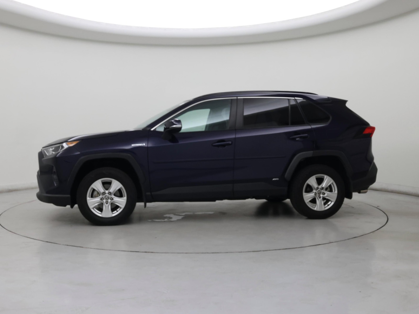 2021 Toyota RAV4 XLE - Photo 4