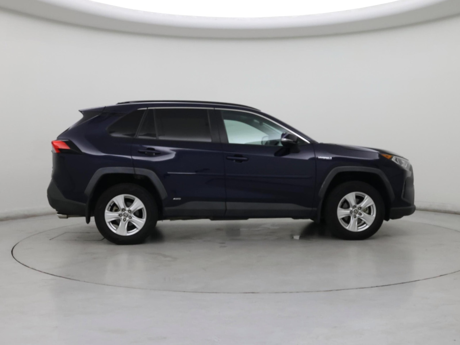 2021 Toyota RAV4 XLE - Photo 8