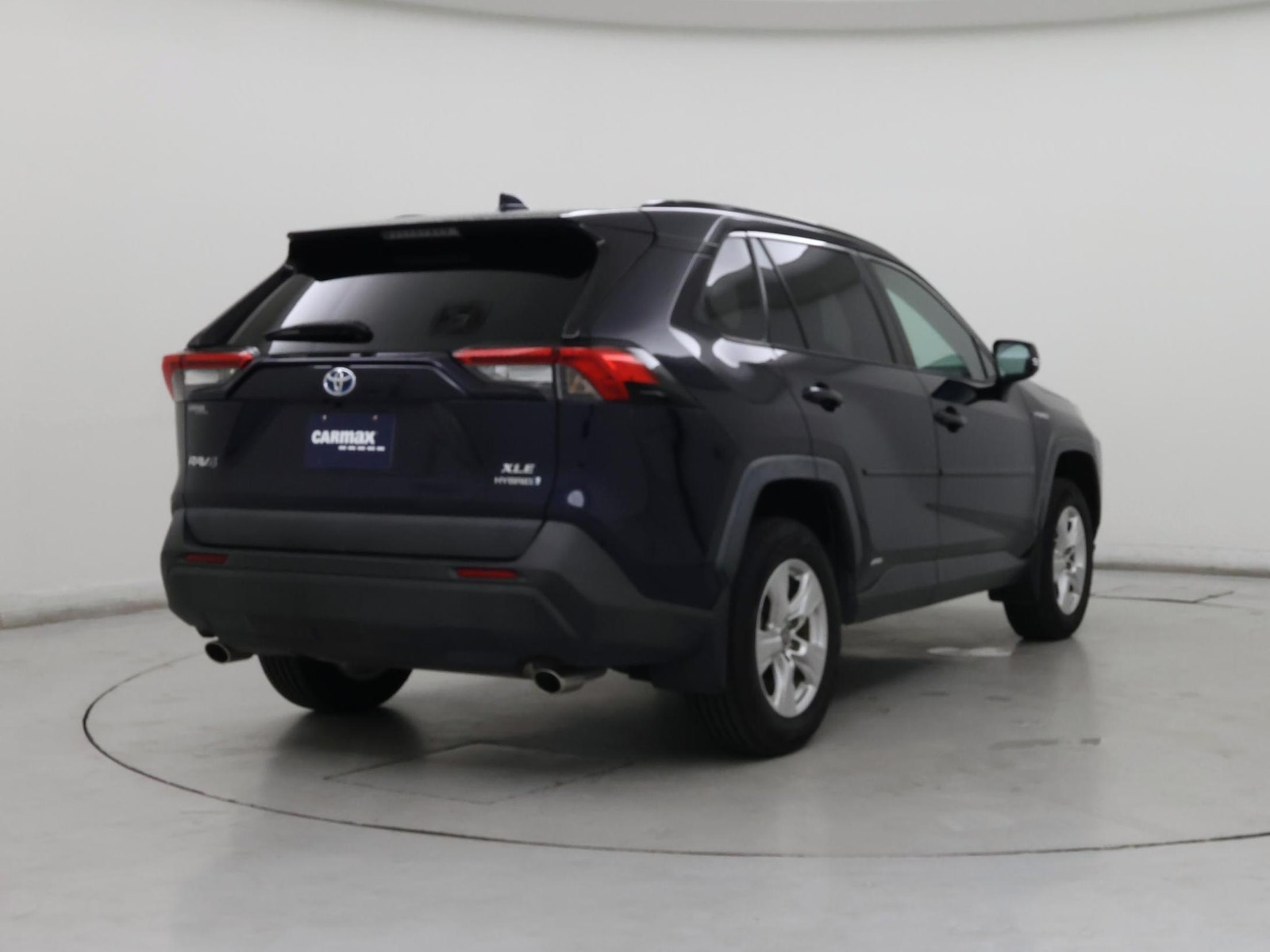 2021 Toyota RAV4 XLE - Photo 9