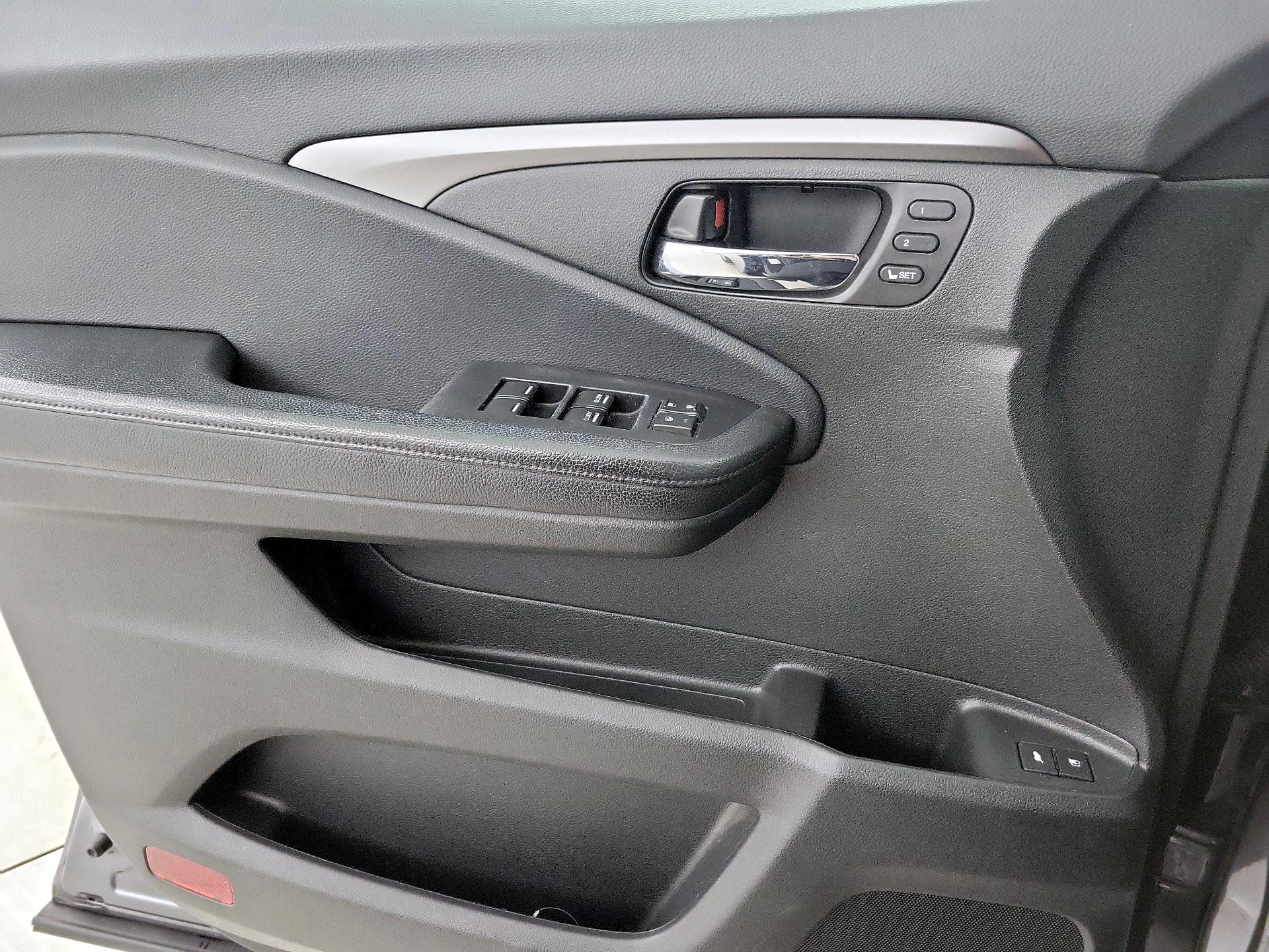 Thumbnail: 2019 Honda Pilot - 12