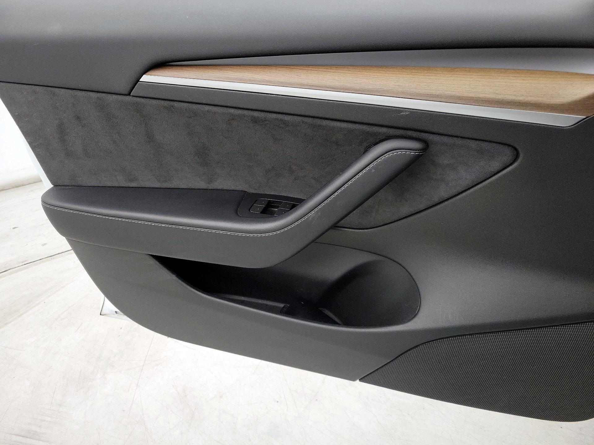 Thumbnail: 2022 Tesla Model 3 - 12