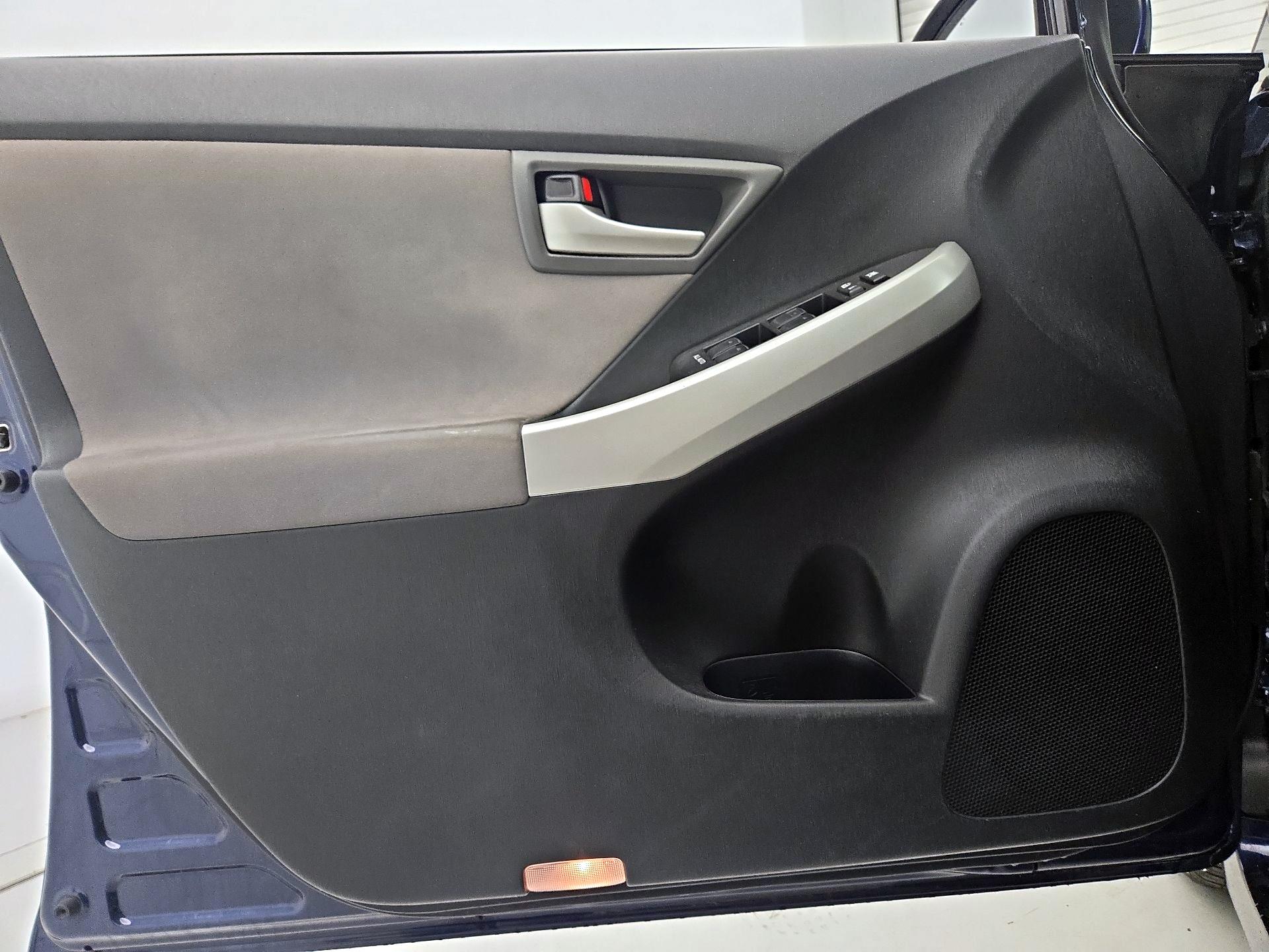 Thumbnail: 2015 Toyota Prius - 12