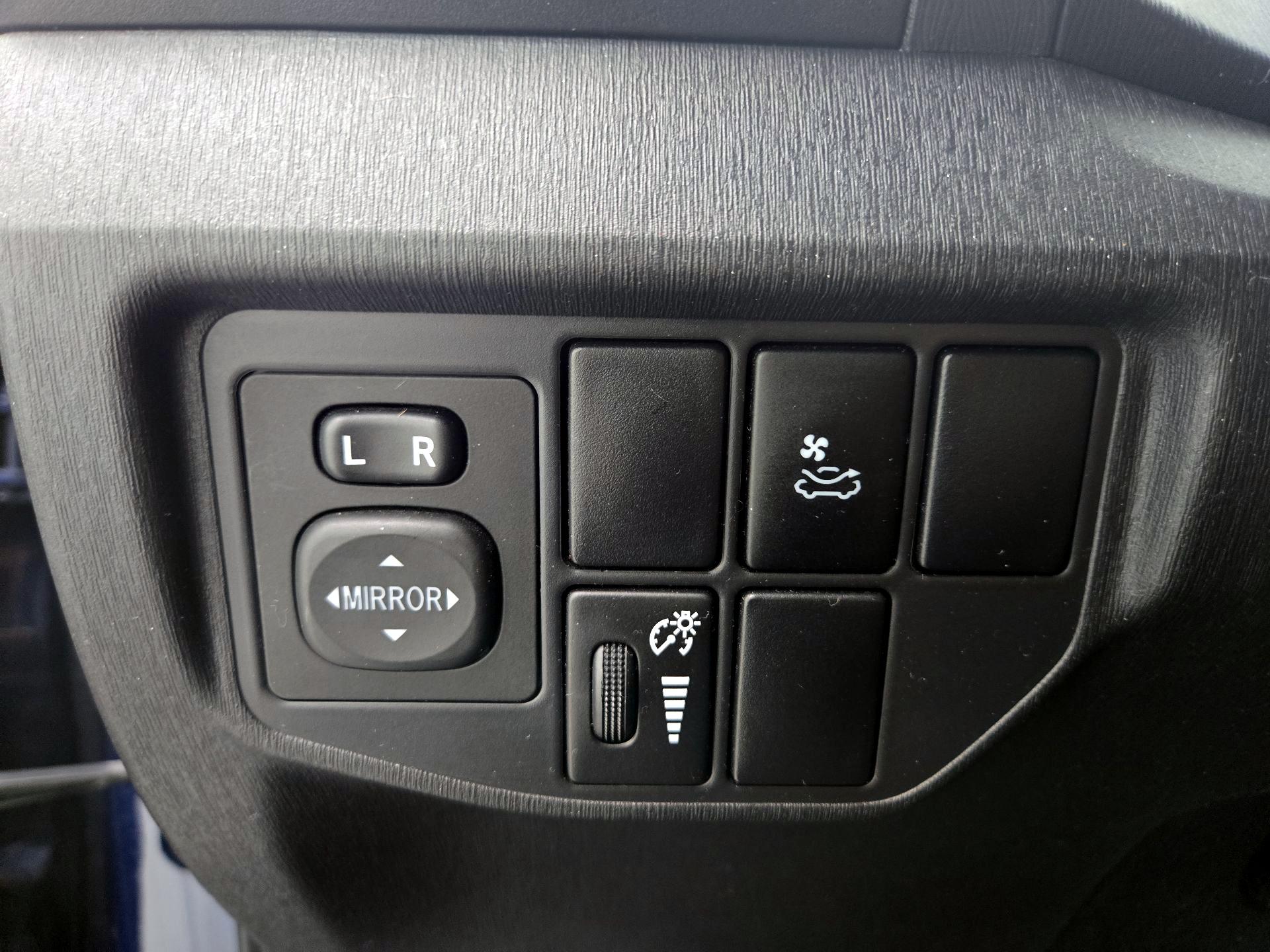 Thumbnail: 2015 Toyota Prius - 13