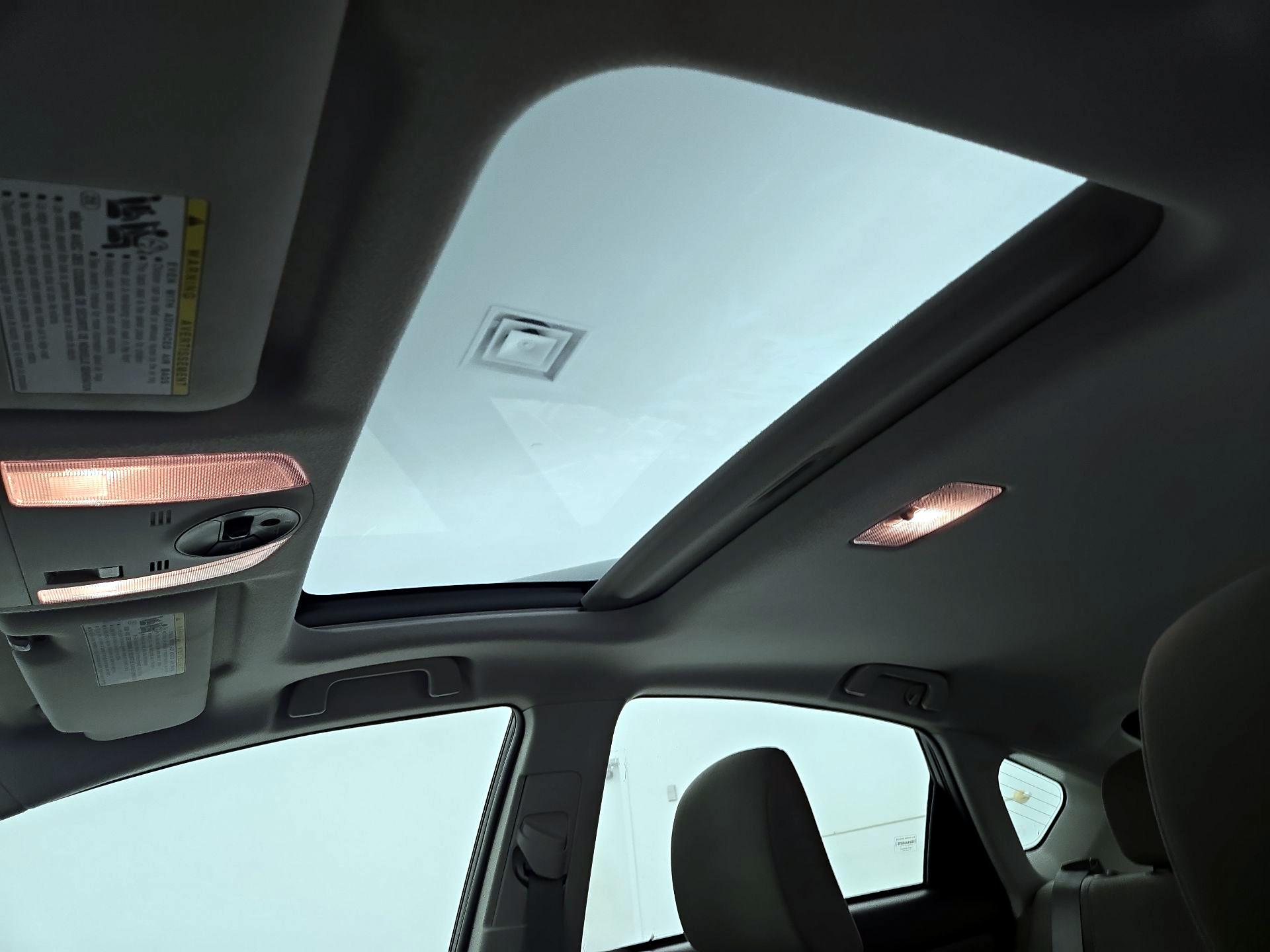 Thumbnail: 2015 Toyota Prius - 19