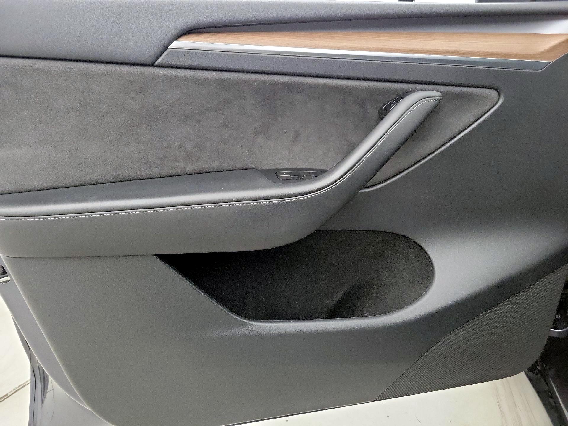 Thumbnail: 2023 Tesla Model Y - 12