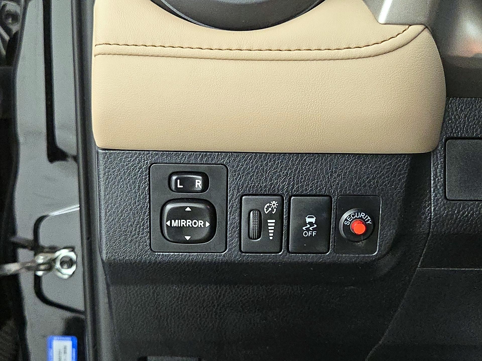 Thumbnail: 2015 Toyota RAV4 - 13