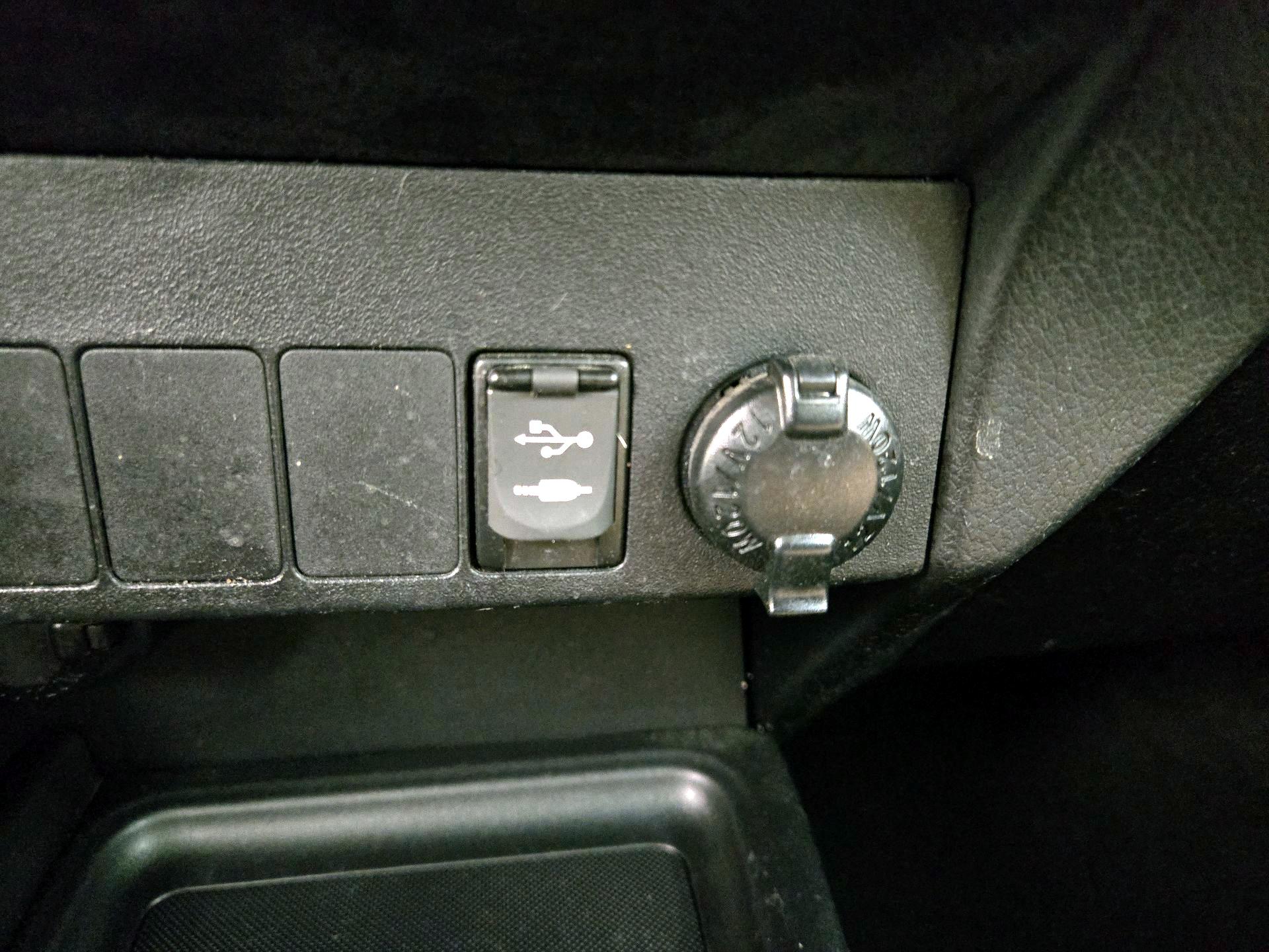 Thumbnail: 2015 Toyota RAV4 - 18
