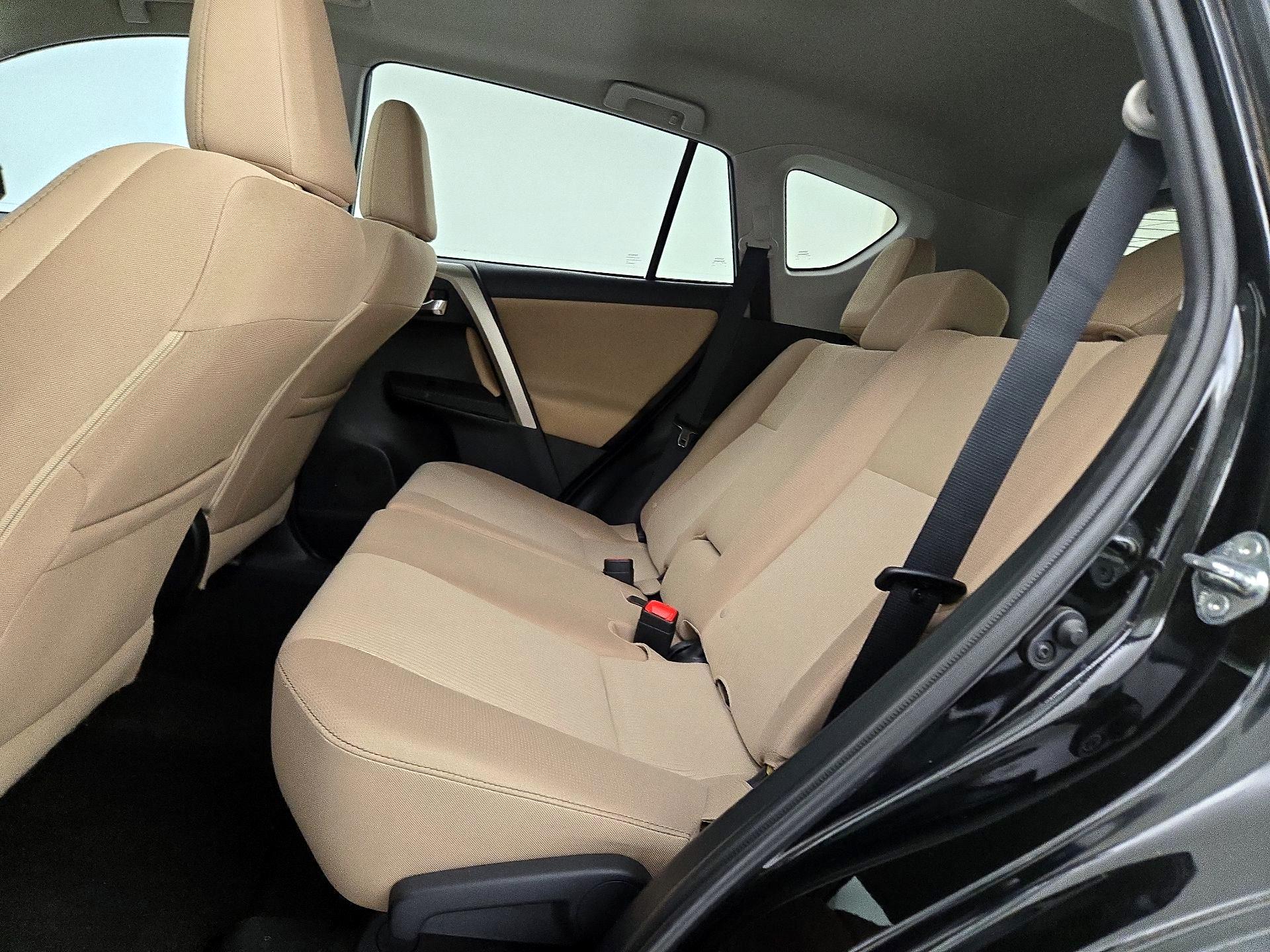 Thumbnail: 2015 Toyota RAV4 - 20