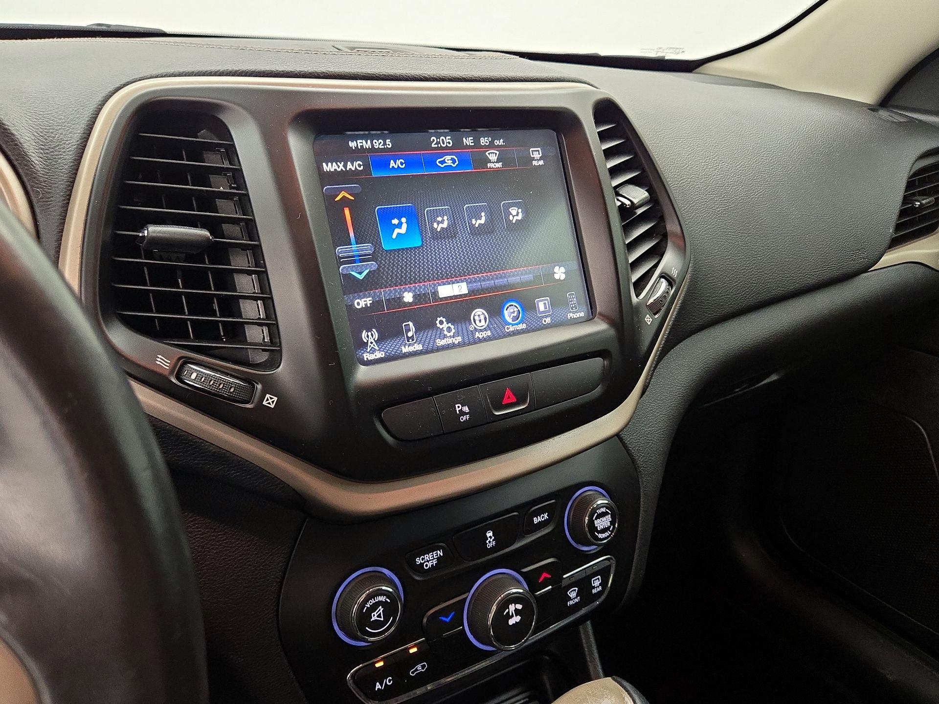 Thumbnail: 2016 Jeep Cherokee - 16