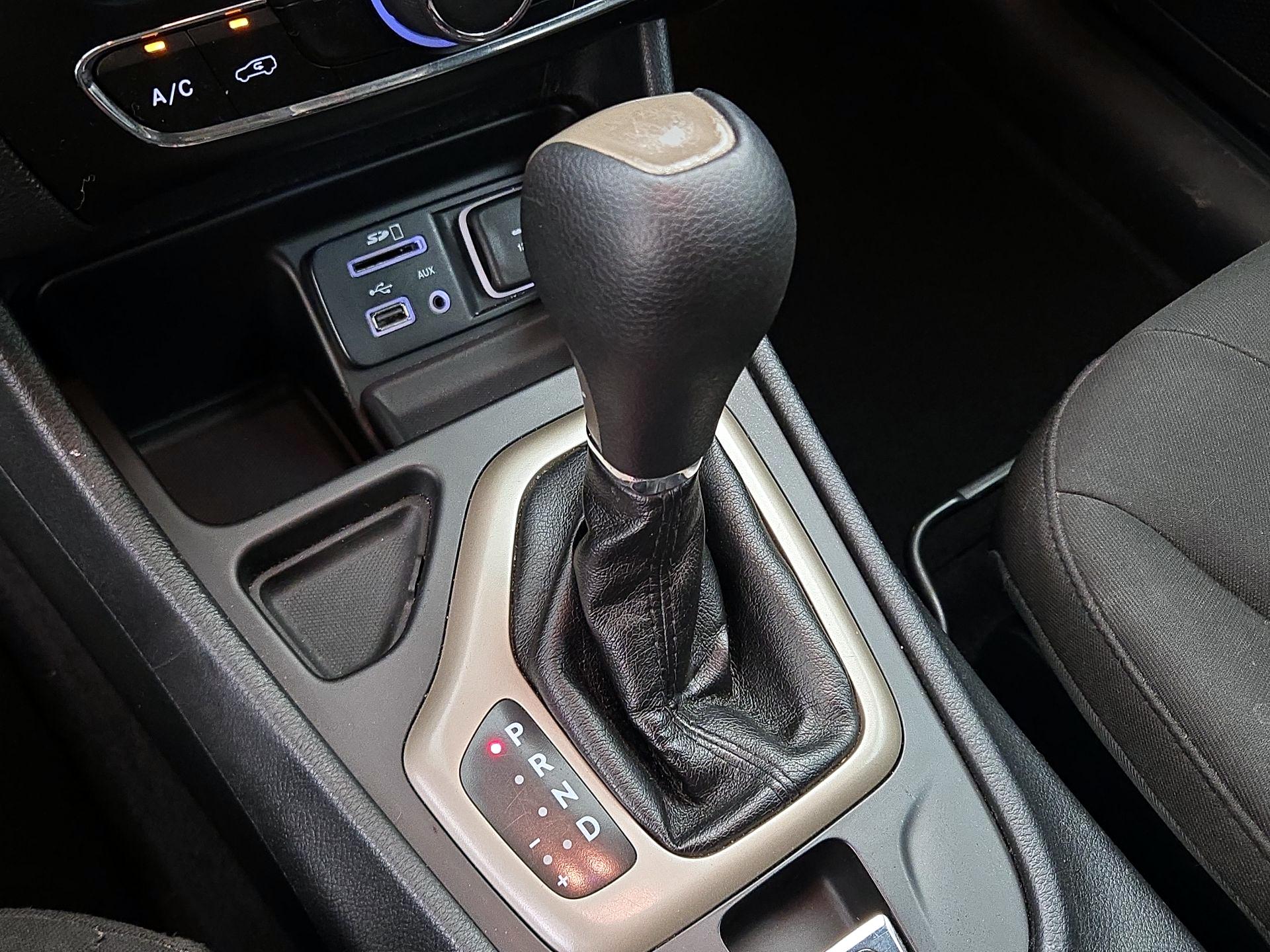 Thumbnail: 2016 Jeep Cherokee - 17