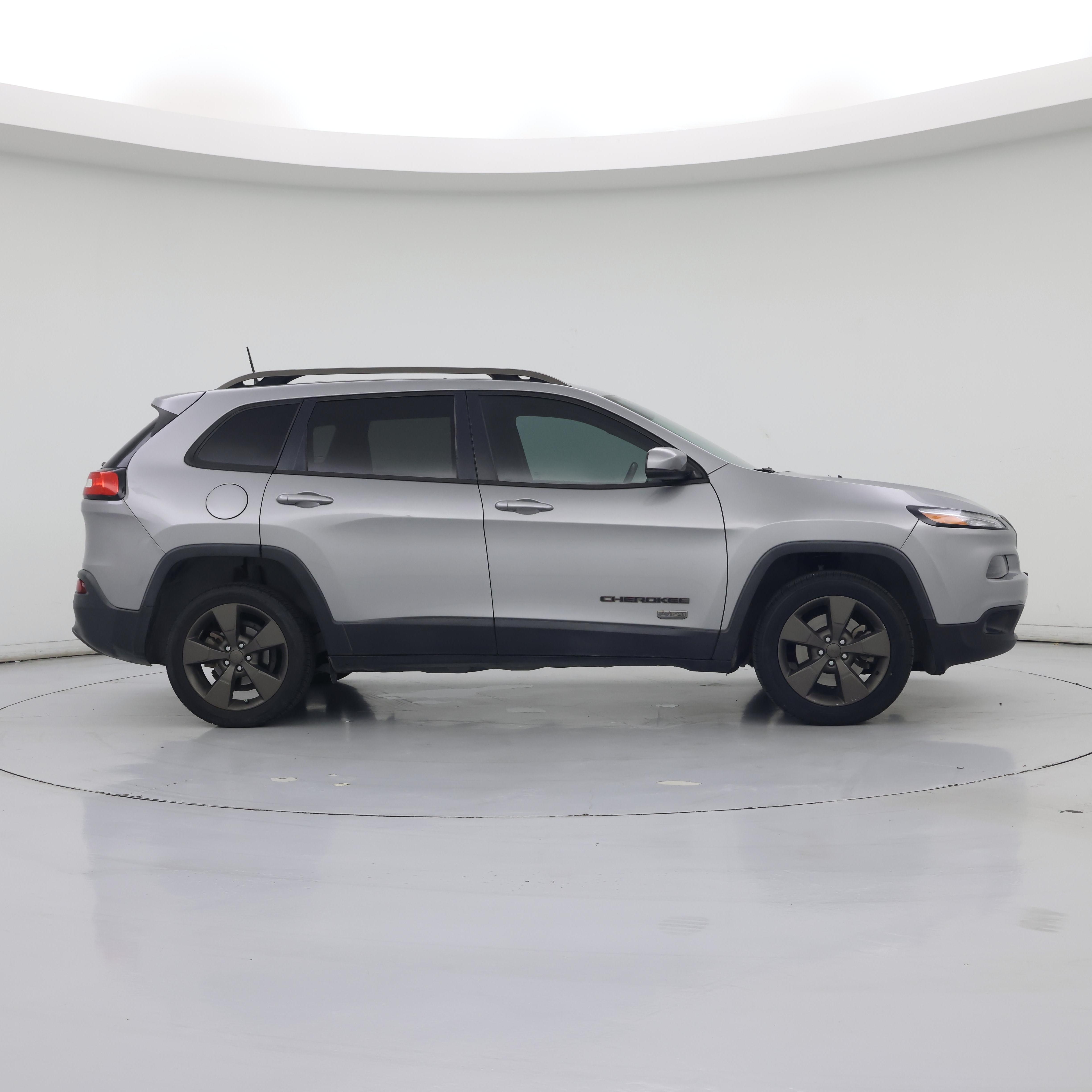 Thumbnail: 2016 Jeep Cherokee - 7