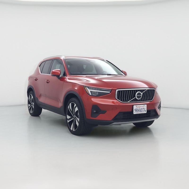 2025 Volvo XC40 B5 Ultra Bright Theme