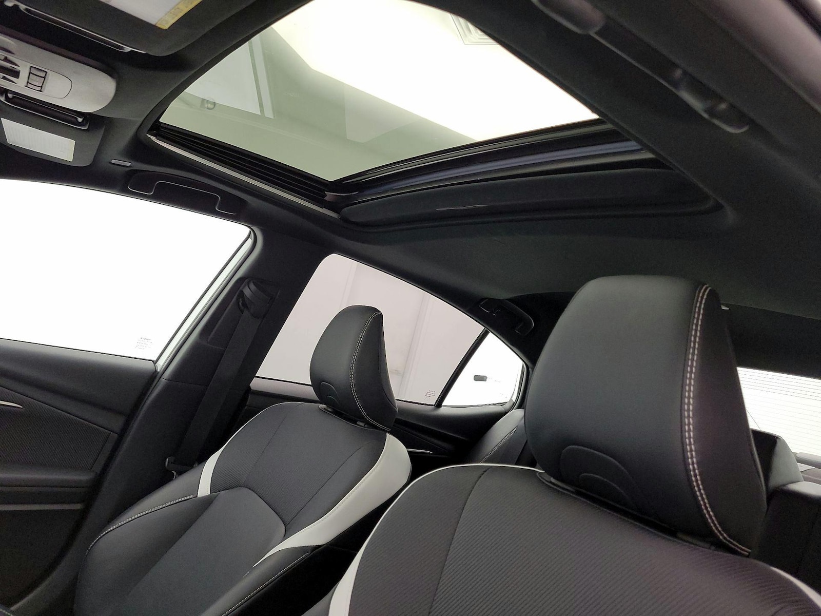 Sunroof(s) & Overhead Airbags