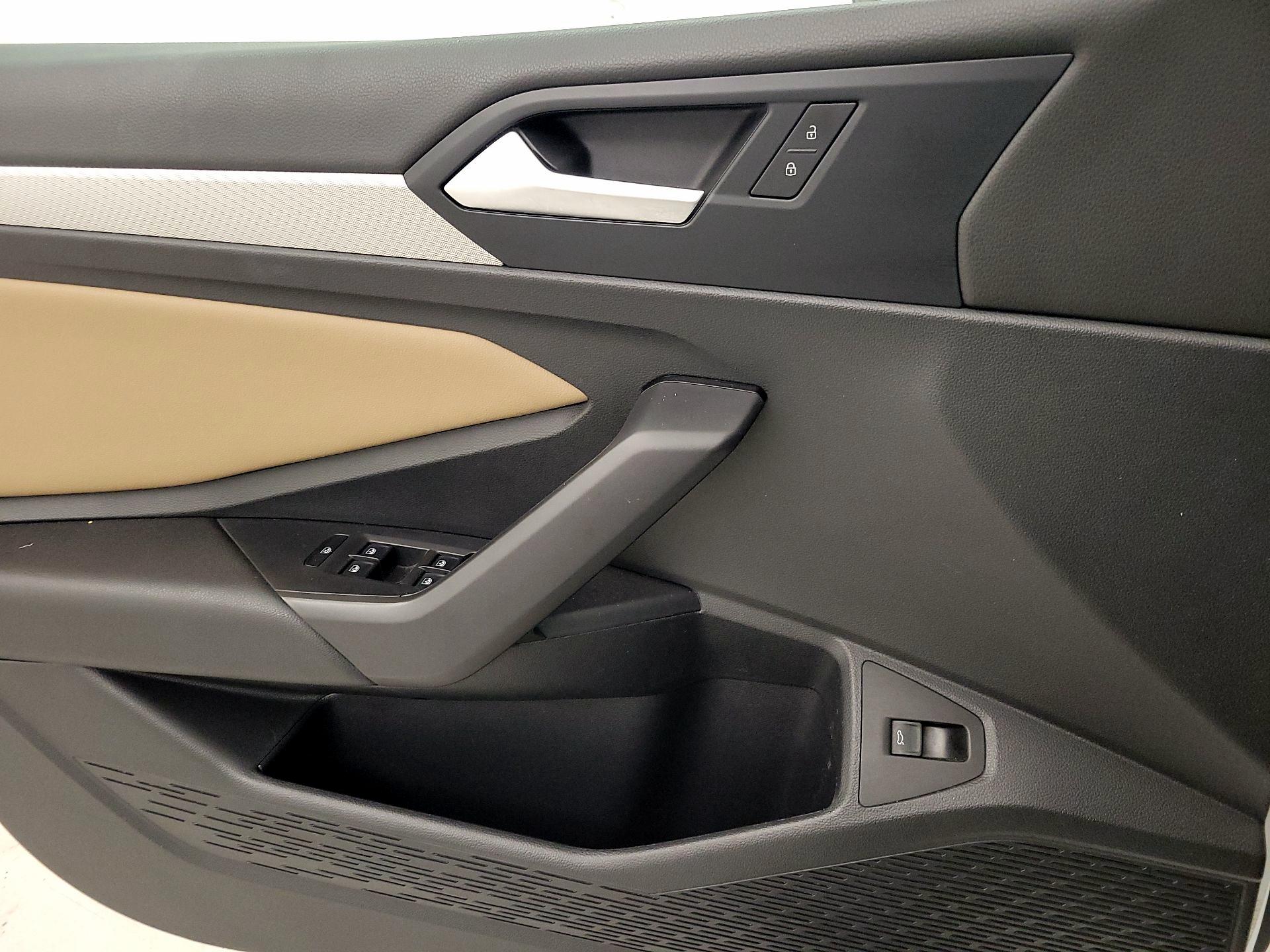 Thumbnail: 2019 Volkswagen Jetta - 10