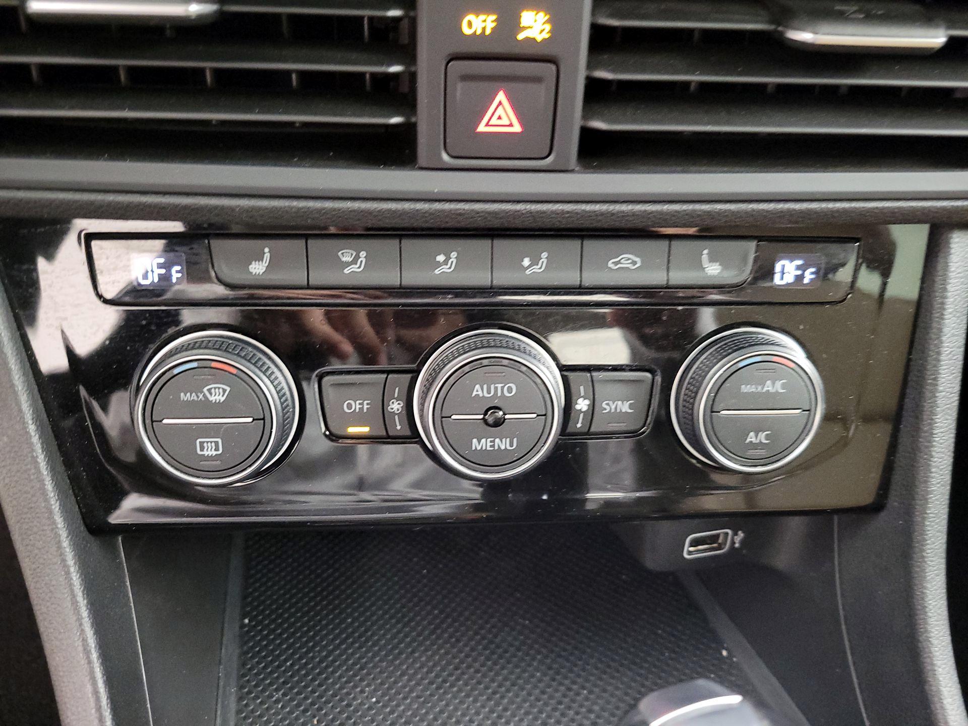Thumbnail: 2019 Volkswagen Jetta - 14